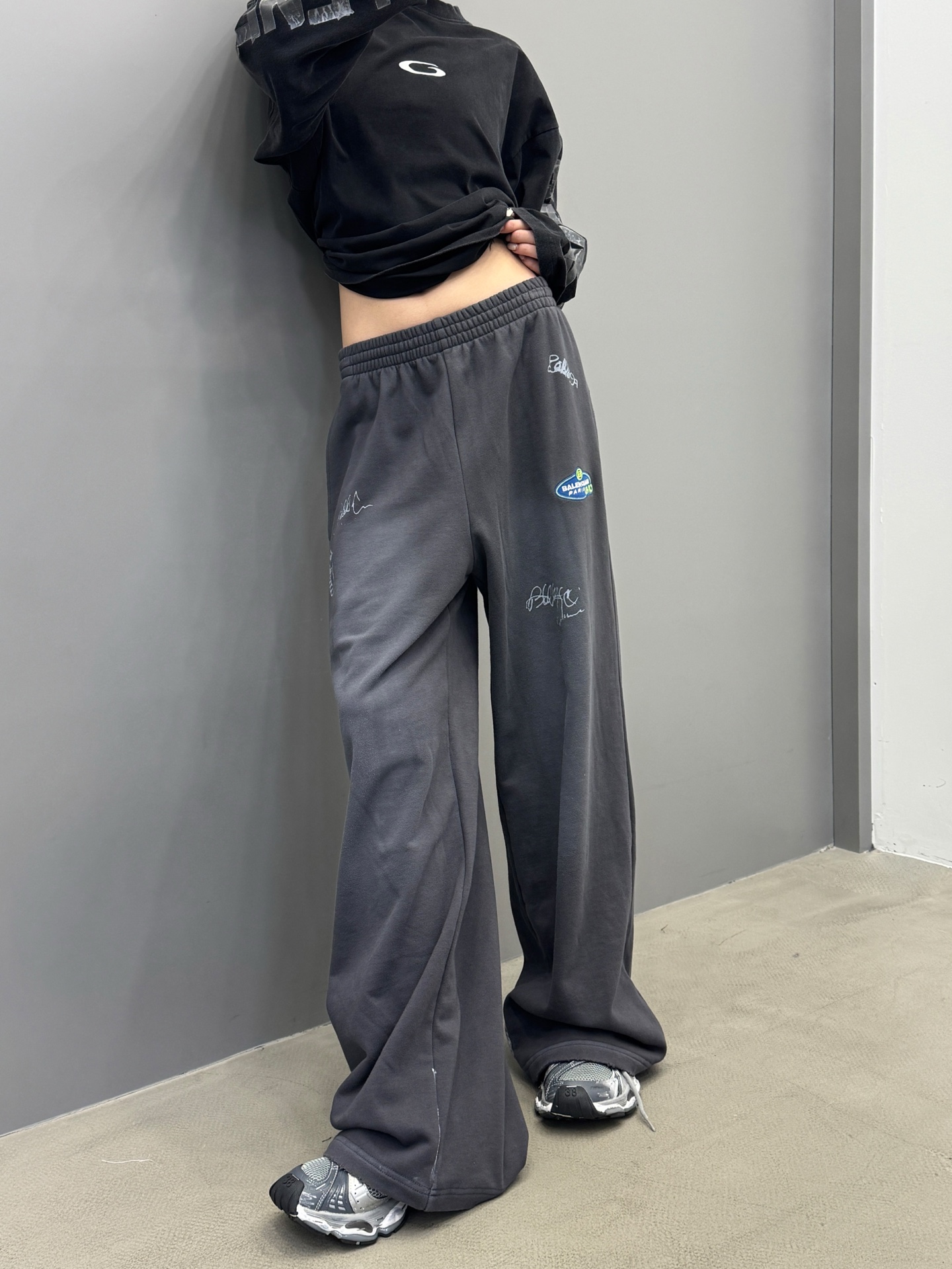 巴黎 ｜ 新款卫裤，成衣洗水喷色吊磨工艺加印花刺绣丙烯，男女同款，尺码sml