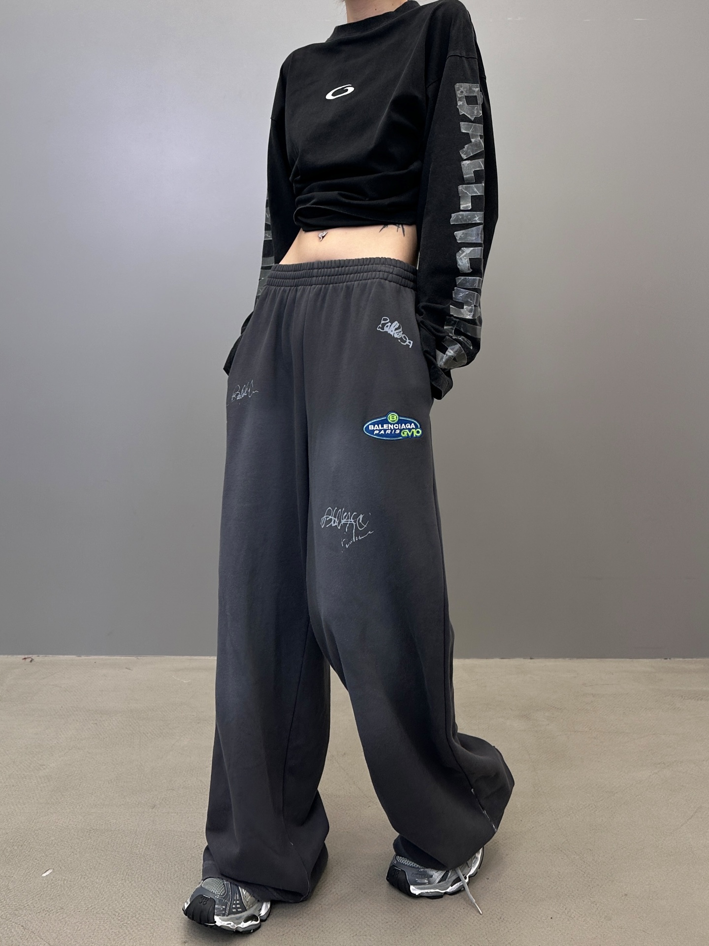 巴黎 ｜ 新款卫裤，成衣洗水喷色吊磨工艺加印花刺绣丙烯，男女同款，尺码sml