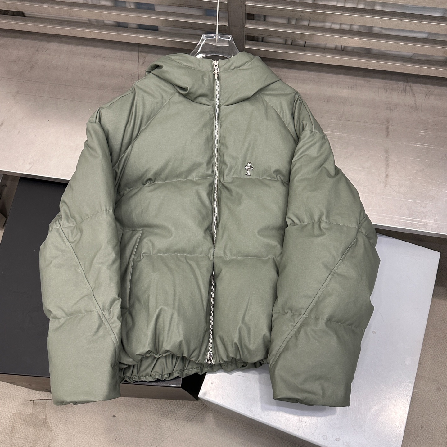 克罗心 ｜ 新款羽绒服，日本进口莱赛尔亚麻涂层面料加重沙洗工艺，90%鹅绒，男女同款，尺码sml