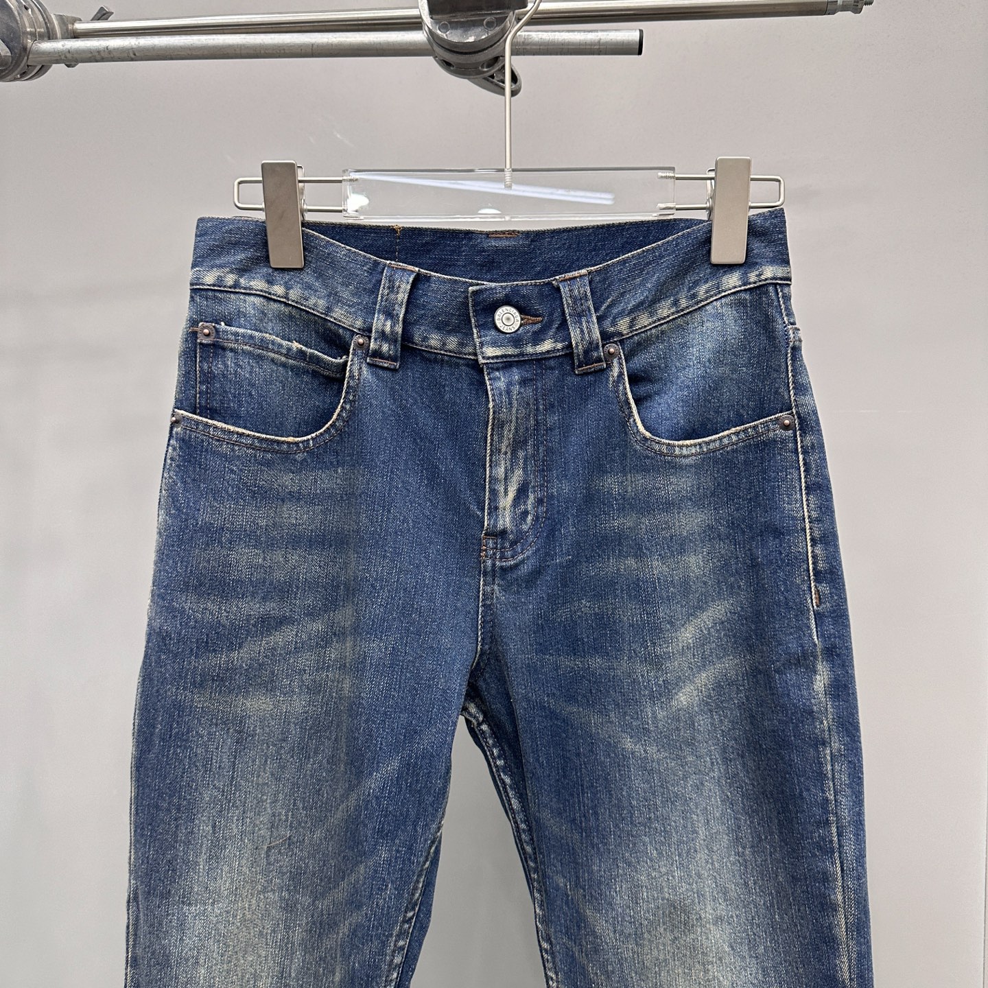 巴黎 ｜ 新款牛仔裤，成衣洗水喷色磨边工艺，经典喇叭裤型，弹力牛仔面料，尺码sml