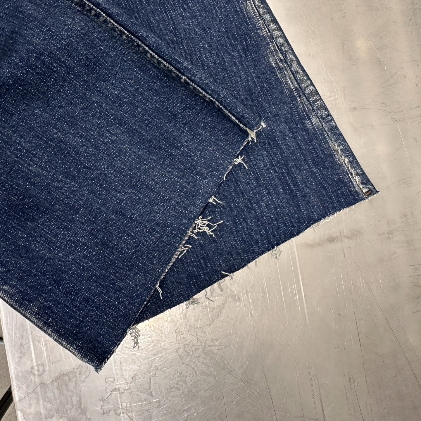 巴黎 ｜ 新款牛仔裤，成衣洗水喷色磨边工艺，经典喇叭裤型，弹力牛仔面料，尺码sml