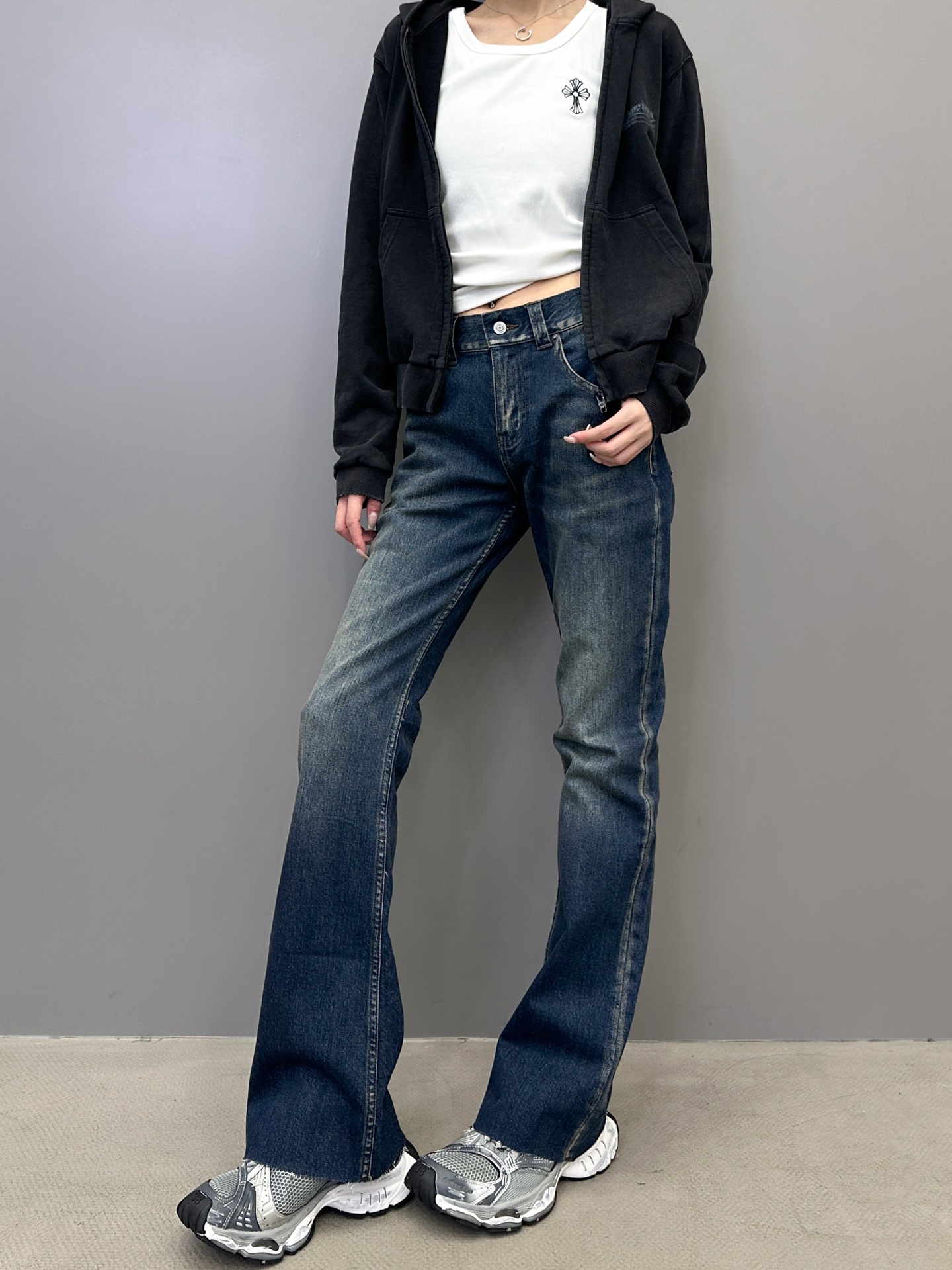 巴黎 ｜ 新款牛仔裤，成衣洗水喷色磨边工艺，经典喇叭裤型，弹力牛仔面料，尺码sml