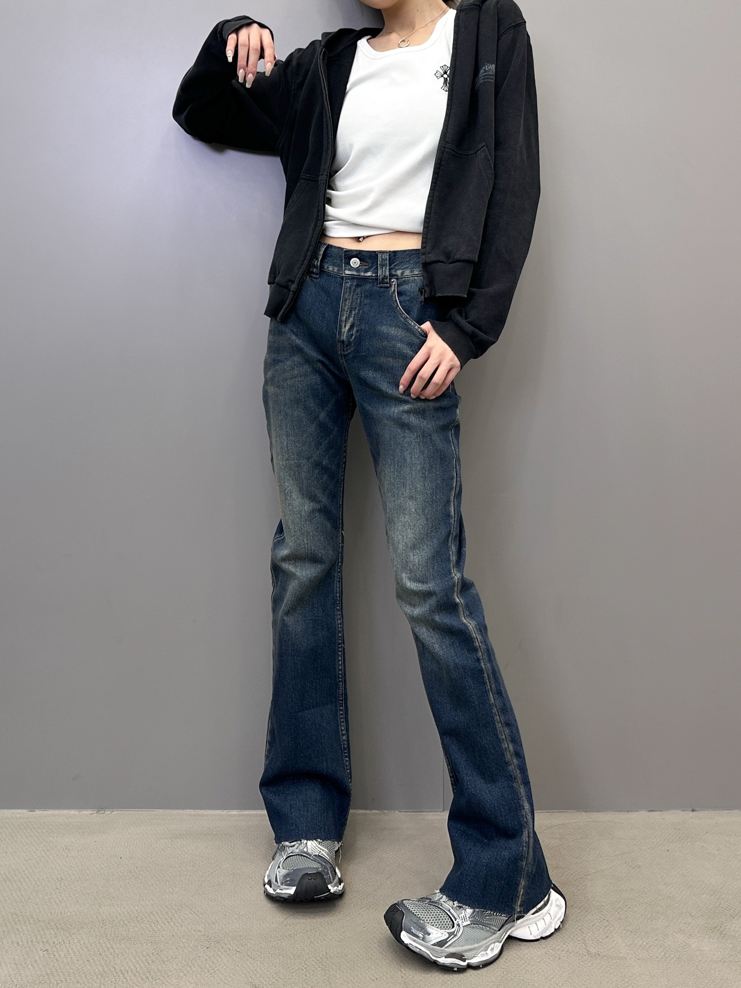 巴黎 ｜ 新款牛仔裤，成衣洗水喷色磨边工艺，经典喇叭裤型，弹力牛仔面料，尺码sml