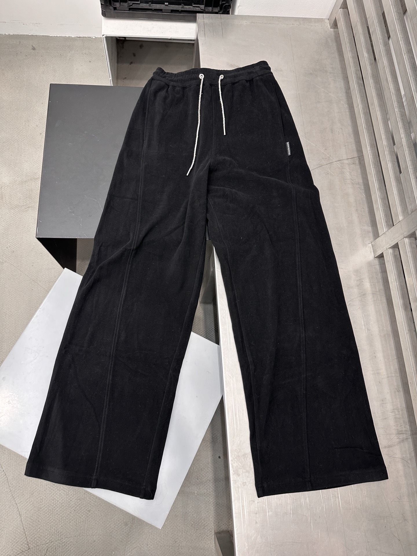 大王 ｜ 新款休闲裤，进口高密保暖摇粒绒面料，经典全钻抽绳，休闲时尚，尺码sml