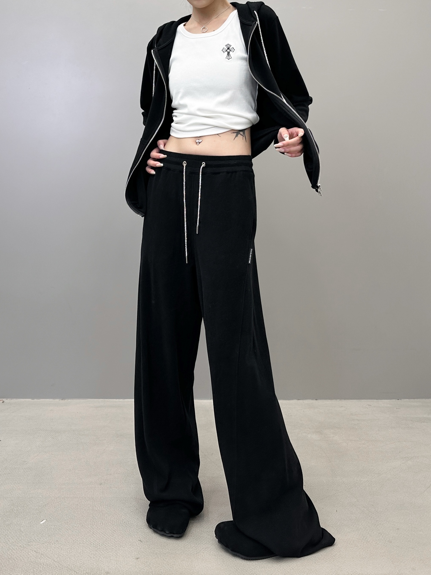 大王 ｜ 新款休闲裤，进口高密保暖摇粒绒面料，经典全钻抽绳，休闲时尚，尺码sml