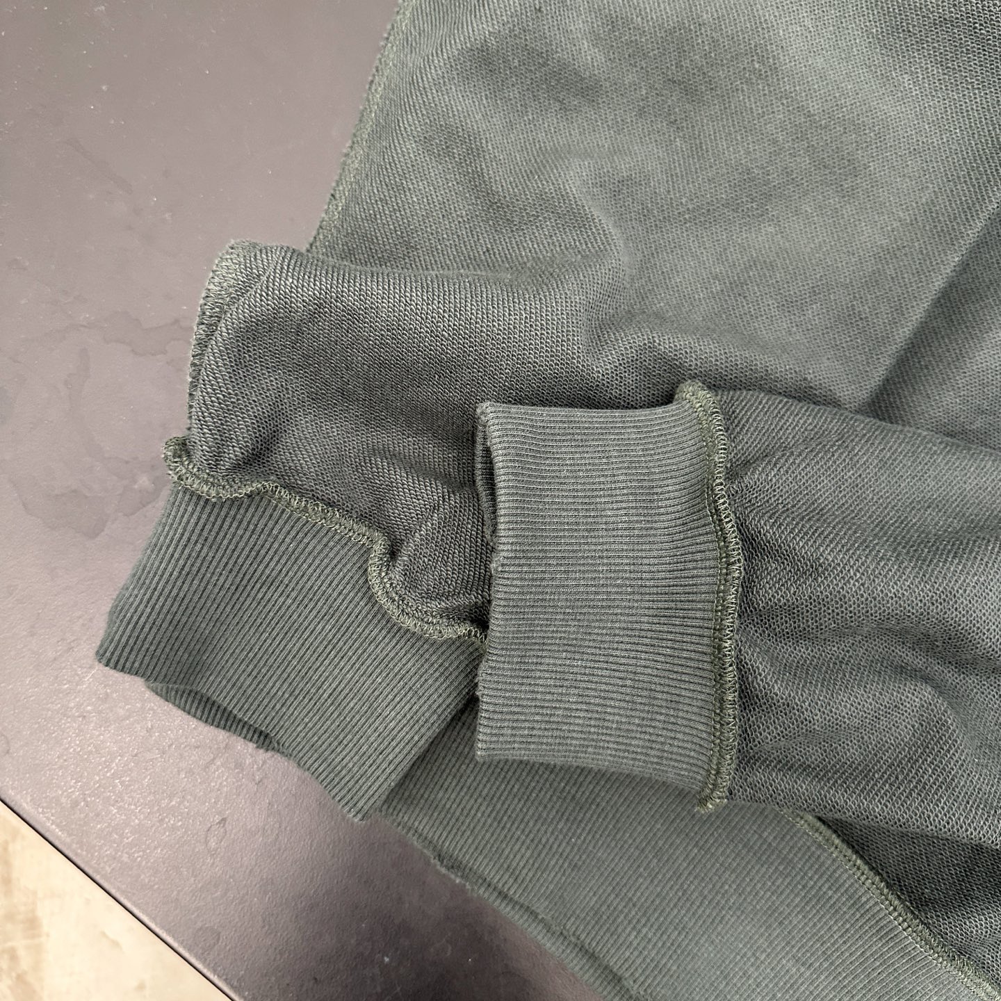 巴黎 ｜ 新款圆领卫衣，成衣洗水炒色吊磨工艺加四处绣花，男女同款，尺码sml