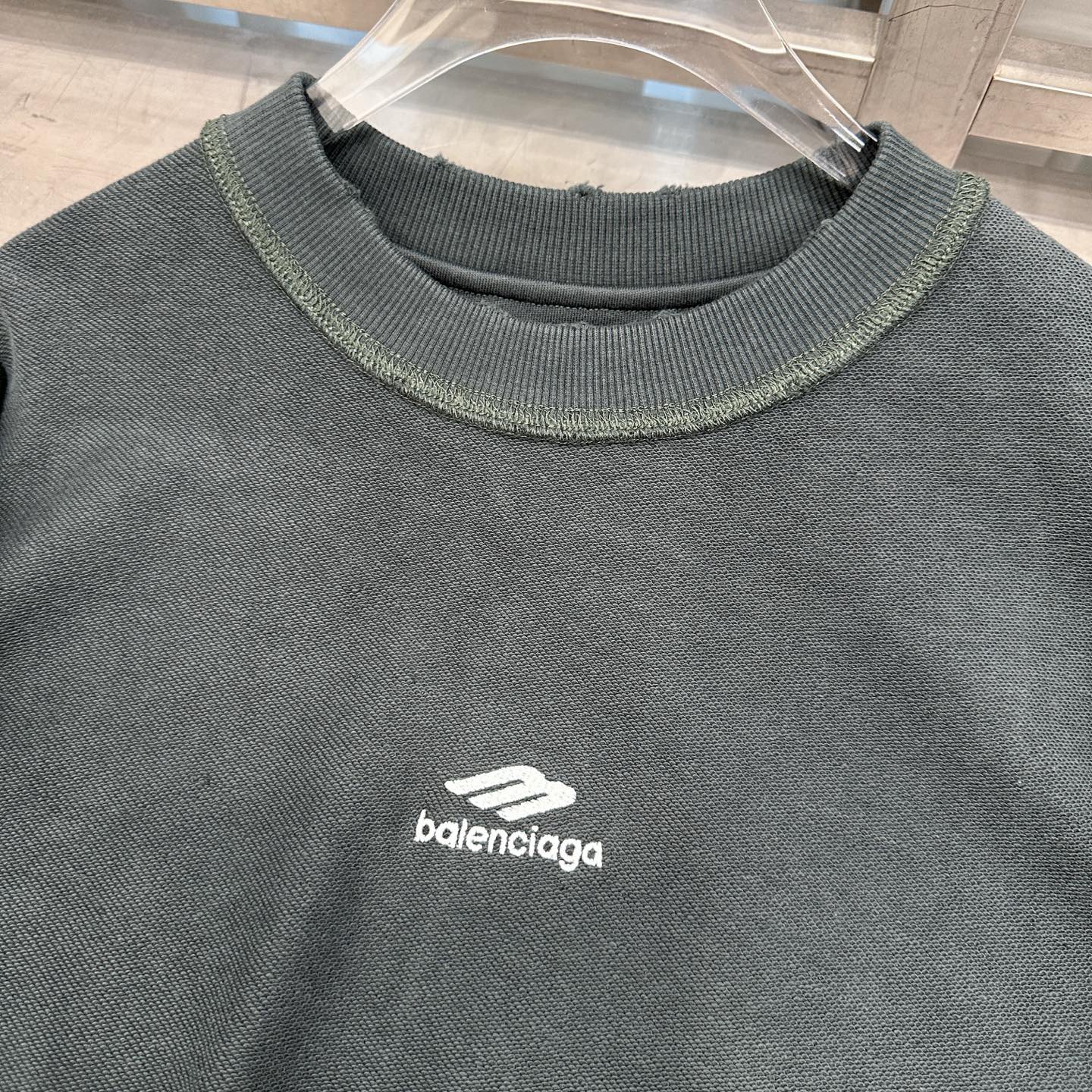 巴黎 ｜ 新款圆领卫衣，成衣洗水炒色吊磨工艺加四处绣花，男女同款，尺码sml