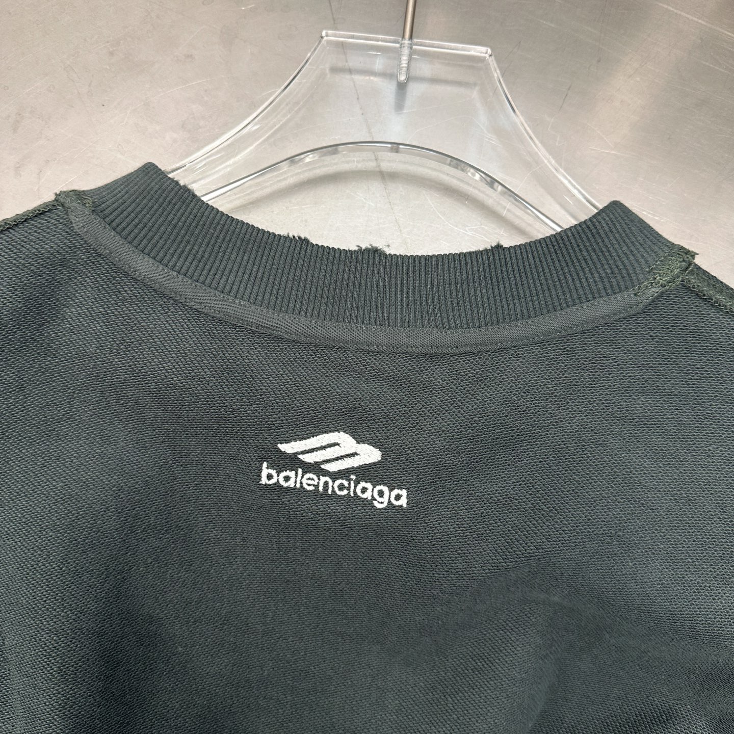 巴黎 ｜ 新款圆领卫衣，成衣洗水炒色吊磨工艺加四处绣花，男女同款，尺码sml