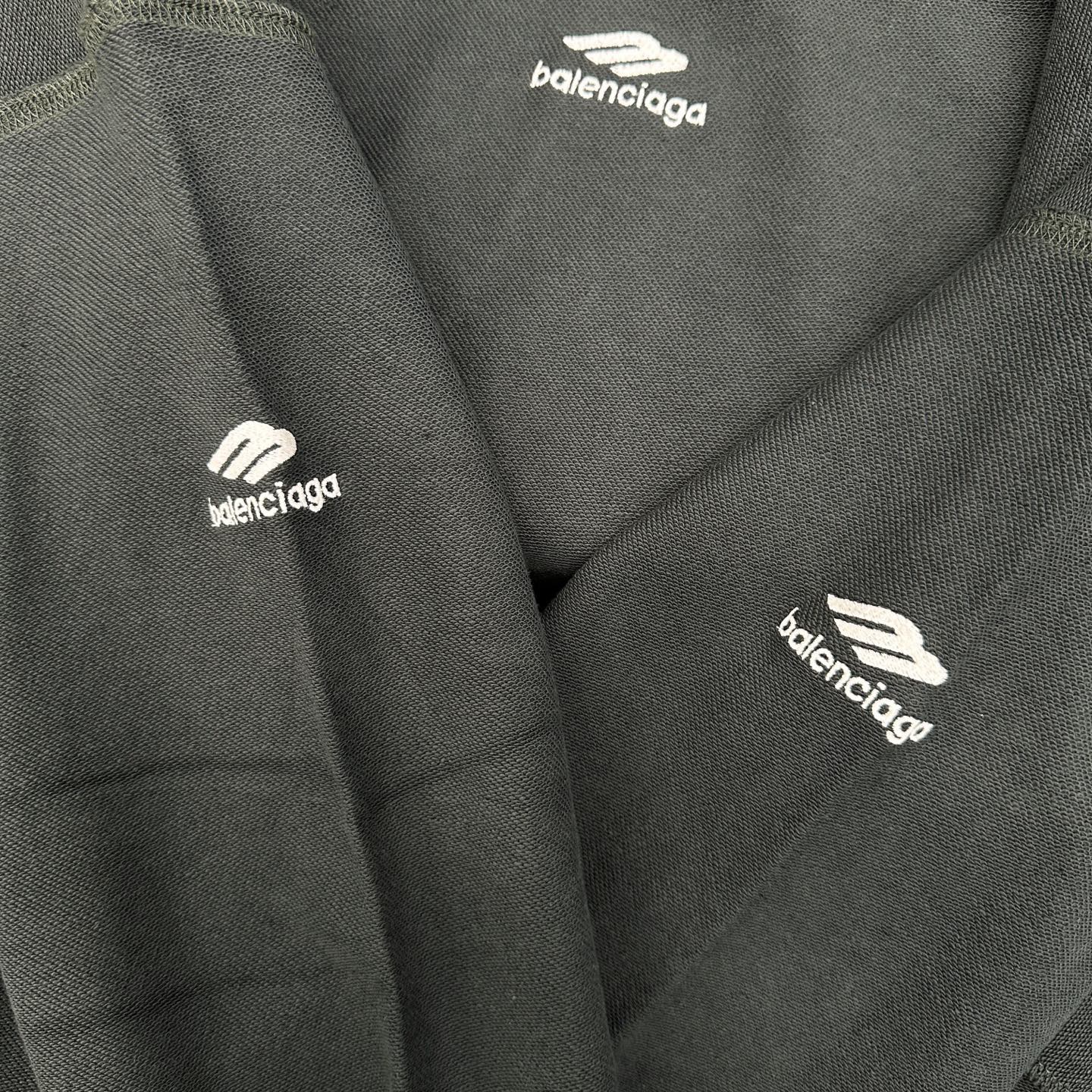 巴黎 ｜ 新款圆领卫衣，成衣洗水炒色吊磨工艺加四处绣花，男女同款，尺码sml