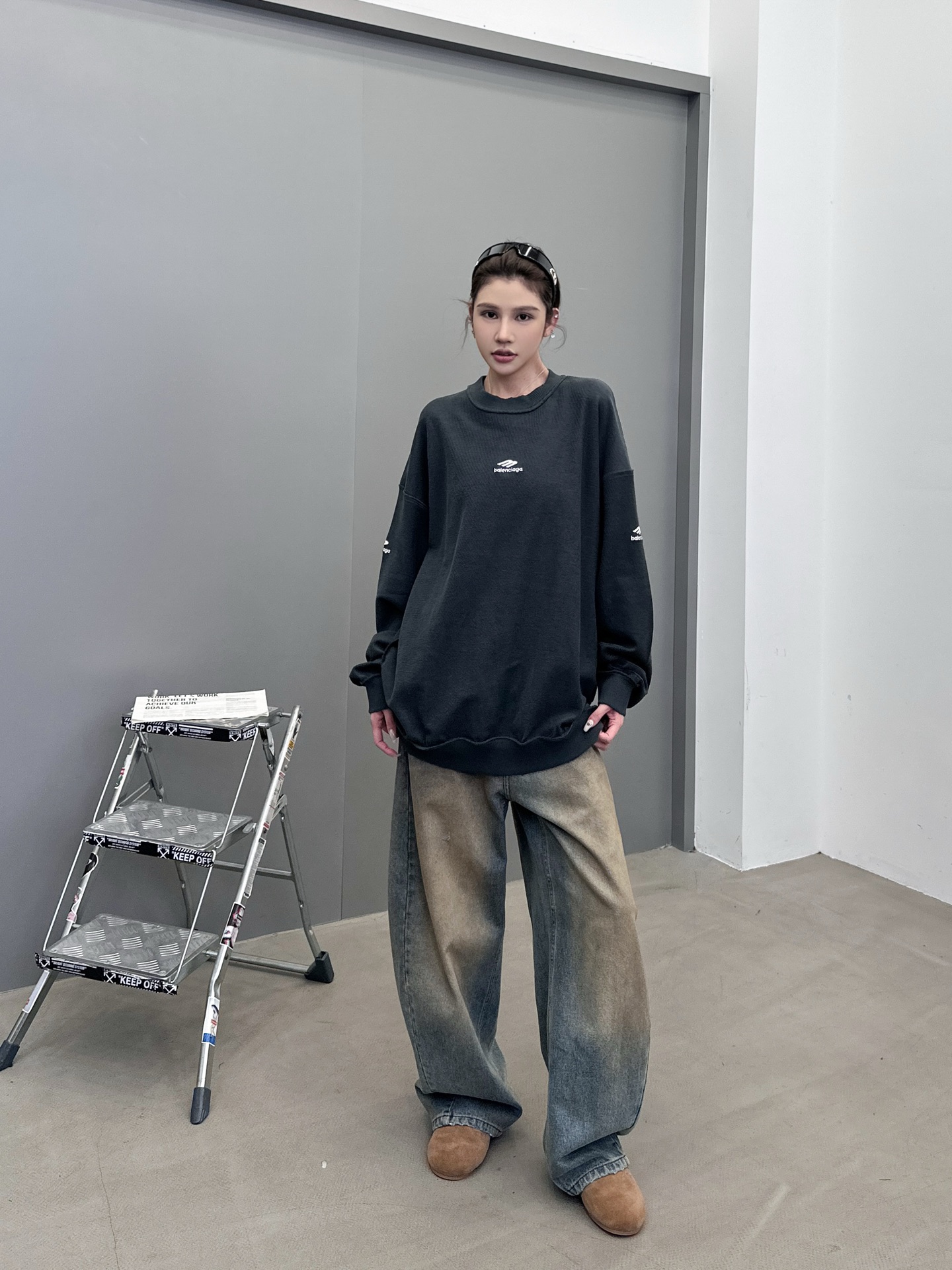 巴黎 ｜ 新款圆领卫衣，成衣洗水炒色吊磨工艺加四处绣花，男女同款，尺码sml