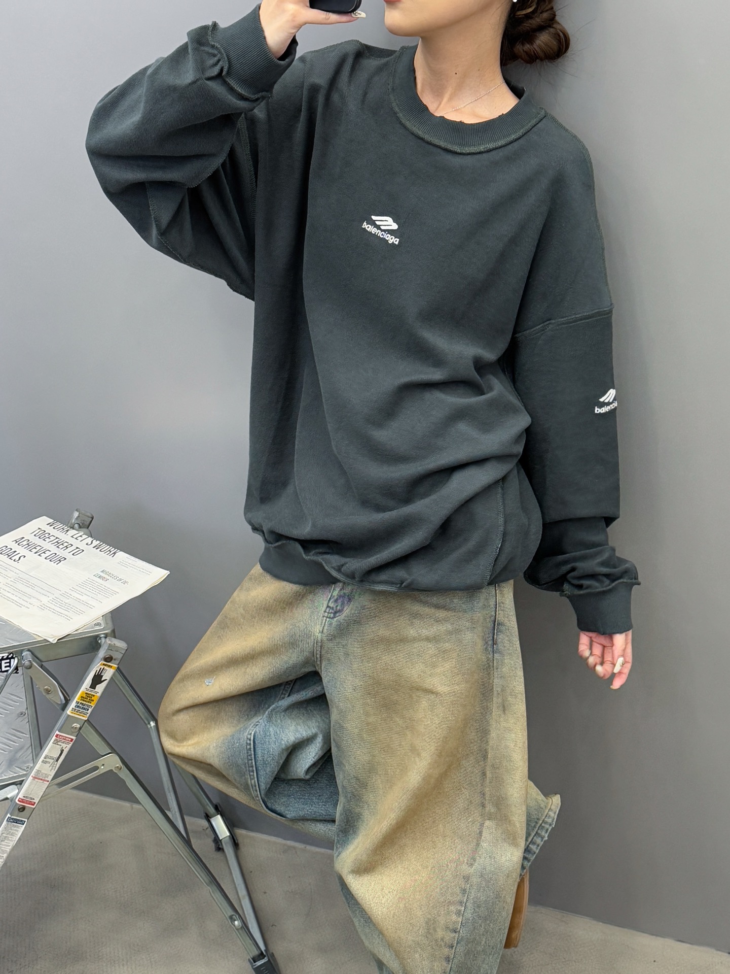 巴黎 ｜ 新款圆领卫衣，成衣洗水炒色吊磨工艺加四处绣花，男女同款，尺码sml