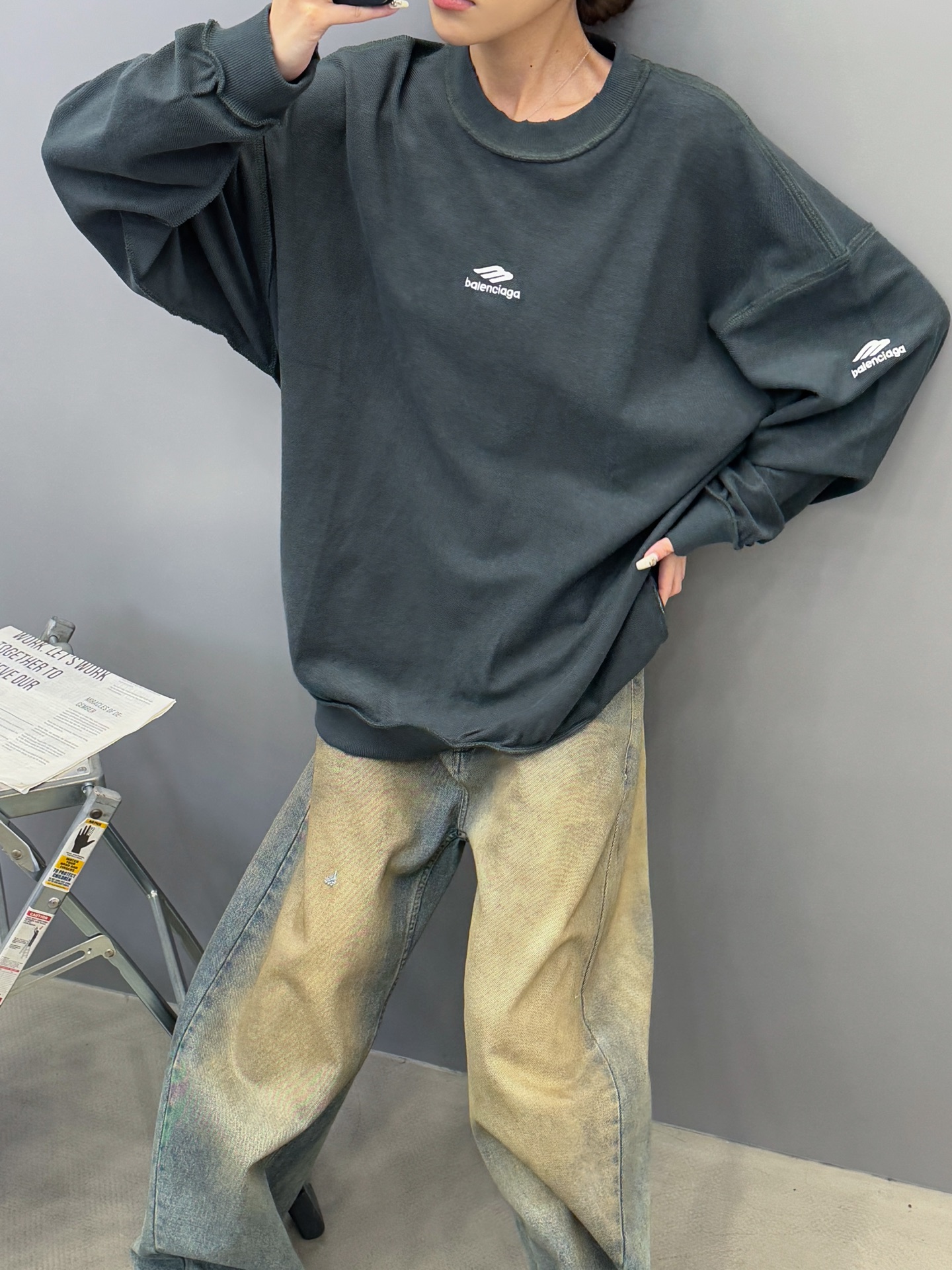 巴黎 ｜ 新款圆领卫衣，成衣洗水炒色吊磨工艺加四处绣花，男女同款，尺码sml