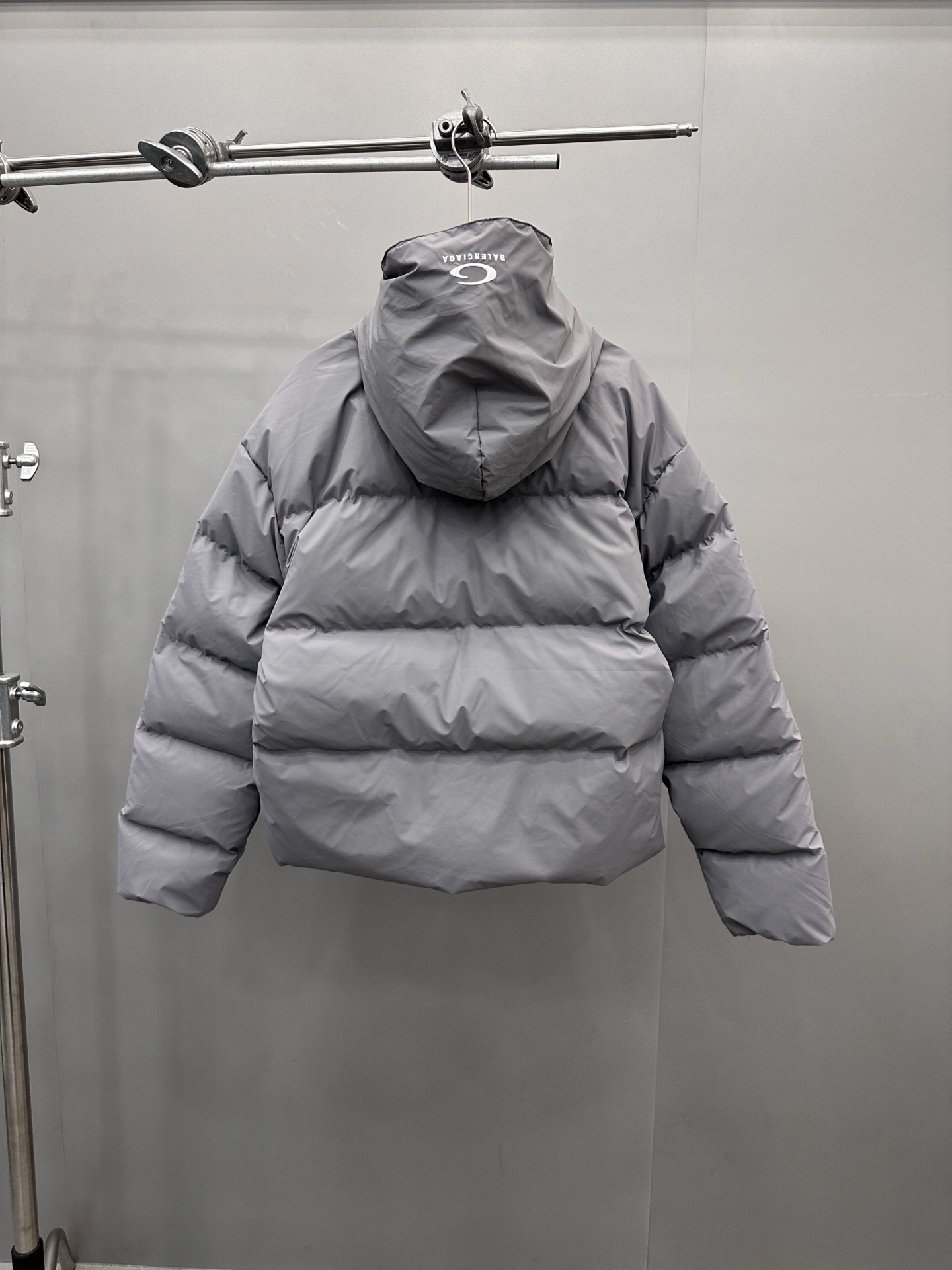 巴黎 ｜ 新款羽绒服，经典刺绣标，特殊涂层面料加90白鹅绒填充，男女同款，尺码sml