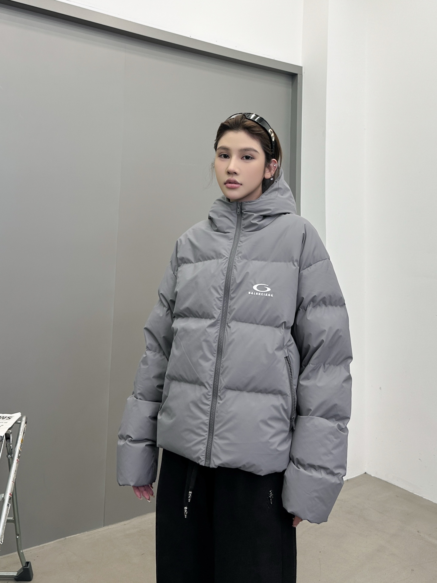 巴黎 ｜ 新款羽绒服，经典刺绣标，特殊涂层面料加90白鹅绒填充，男女同款，尺码sml