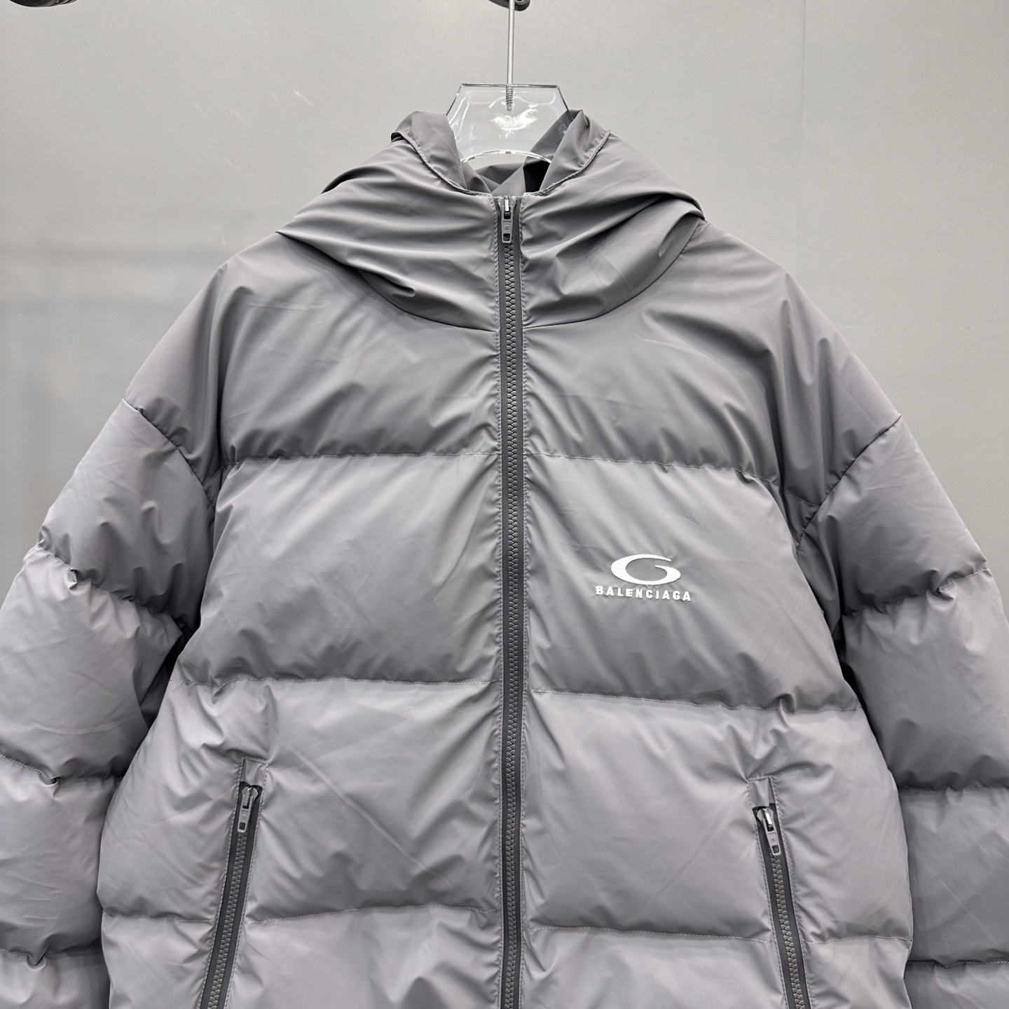 巴黎 ｜ 新款羽绒服，经典刺绣标，特殊涂层面料加90白鹅绒填充，男女同款，尺码sml