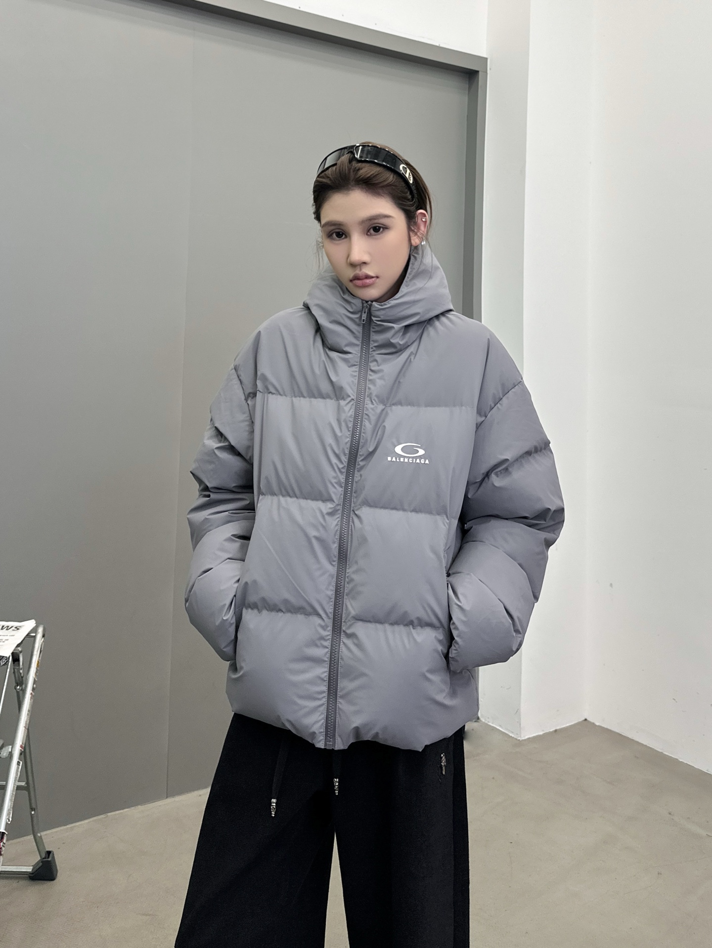 巴黎 ｜ 新款羽绒服，经典刺绣标，特殊涂层面料加90白鹅绒填充，男女同款，尺码sml