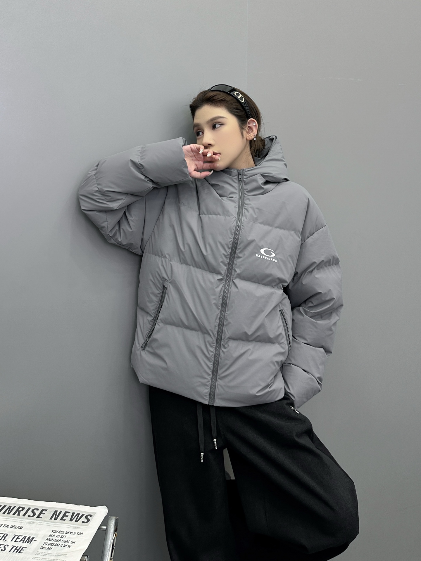 巴黎 ｜ 新款羽绒服，经典刺绣标，特殊涂层面料加90白鹅绒填充，男女同款，尺码sml