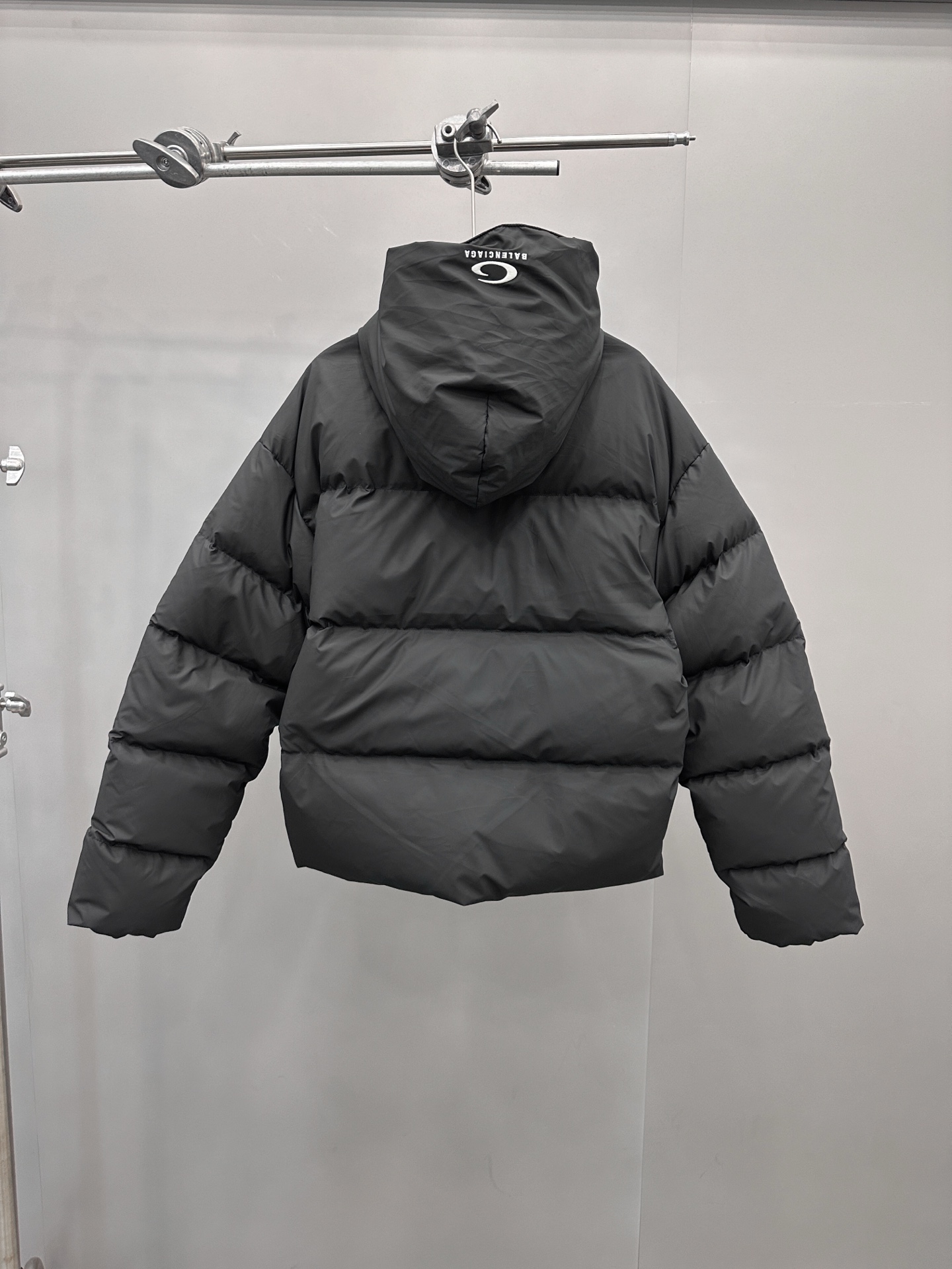 巴黎 ｜ 新款羽绒服，经典刺绣标，特殊涂层面料加90白鹅绒填充，男女同款，尺码sml