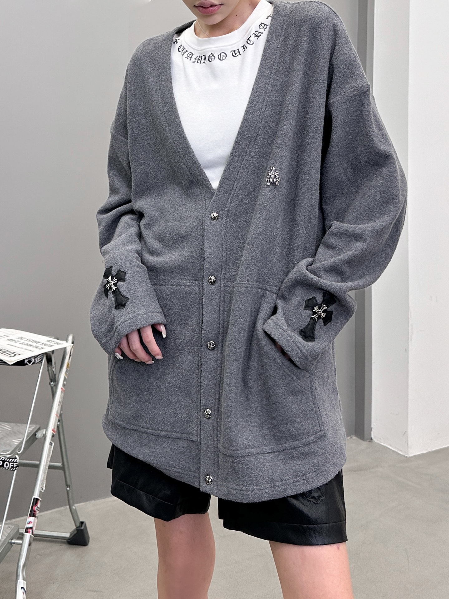 克罗心 ｜ 新款开衫，全身多处切皮手工刺绣十字标，进口羊毛混纺面料，男女同款，尺码sml