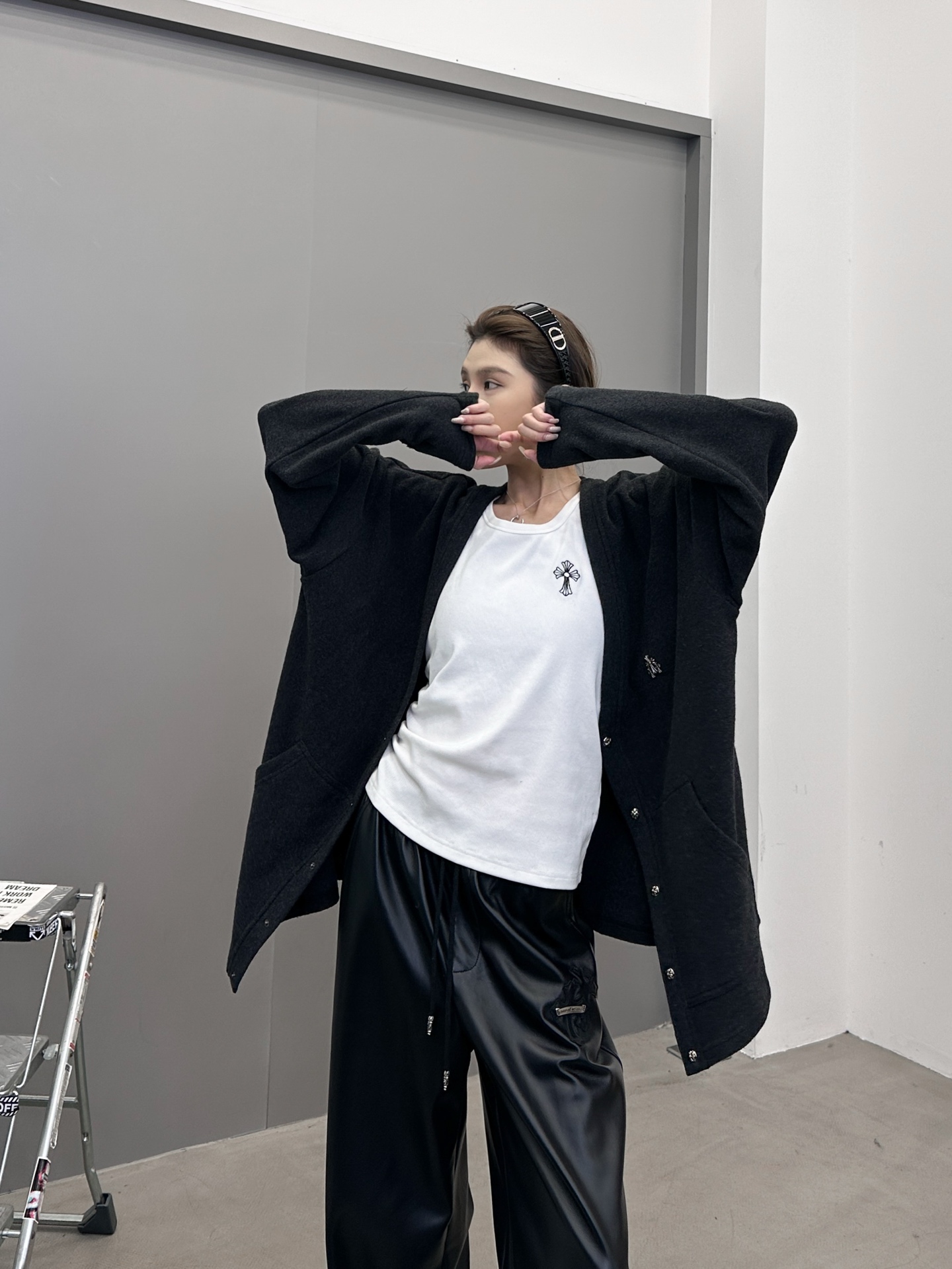 克罗心 ｜ 新款开衫，全身多处切皮手工刺绣十字标，进口羊毛混纺面料，男女同款，尺码sml