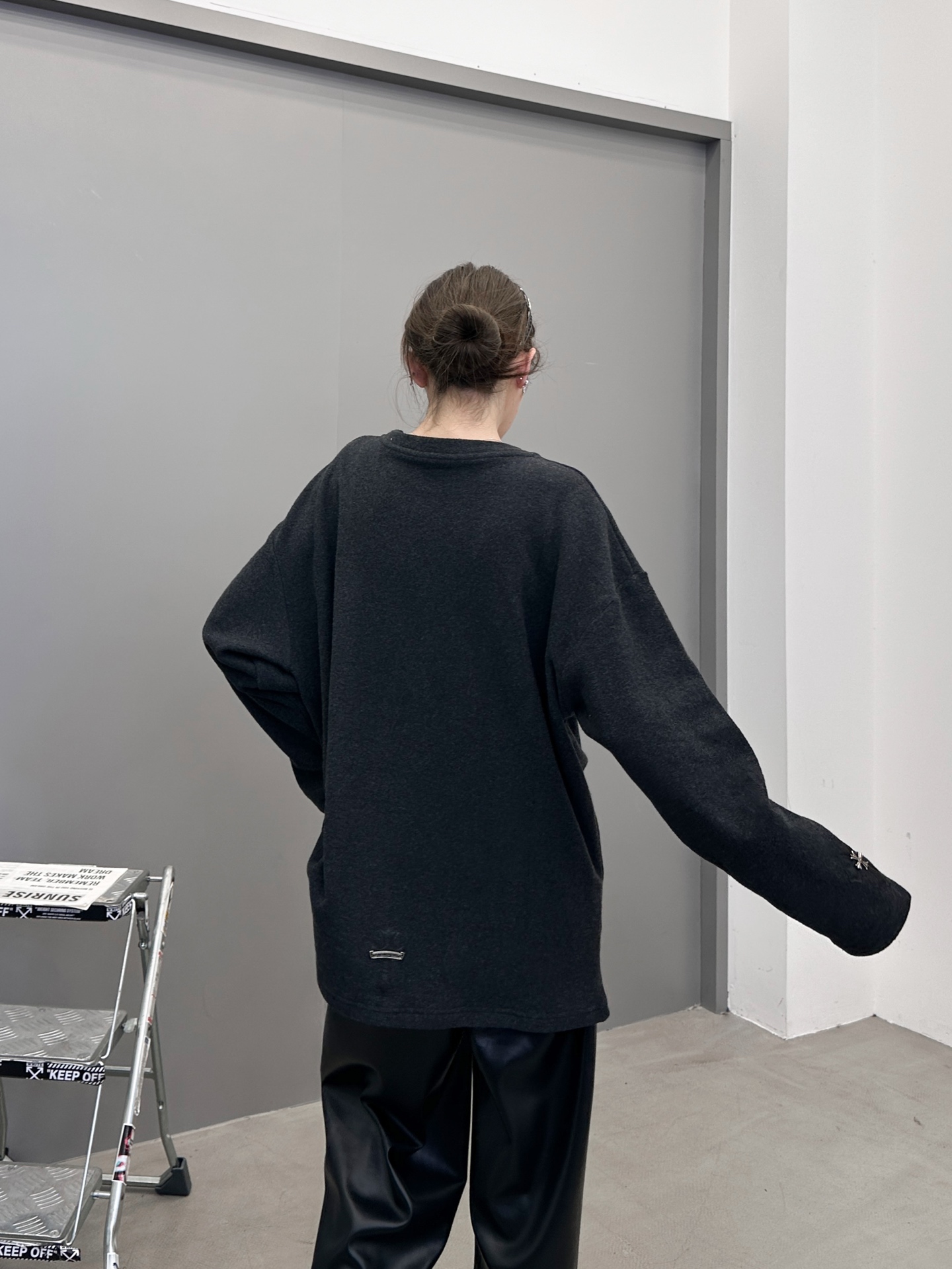 克罗心 ｜ 新款开衫，全身多处切皮手工刺绣十字标，进口羊毛混纺面料，男女同款，尺码sml