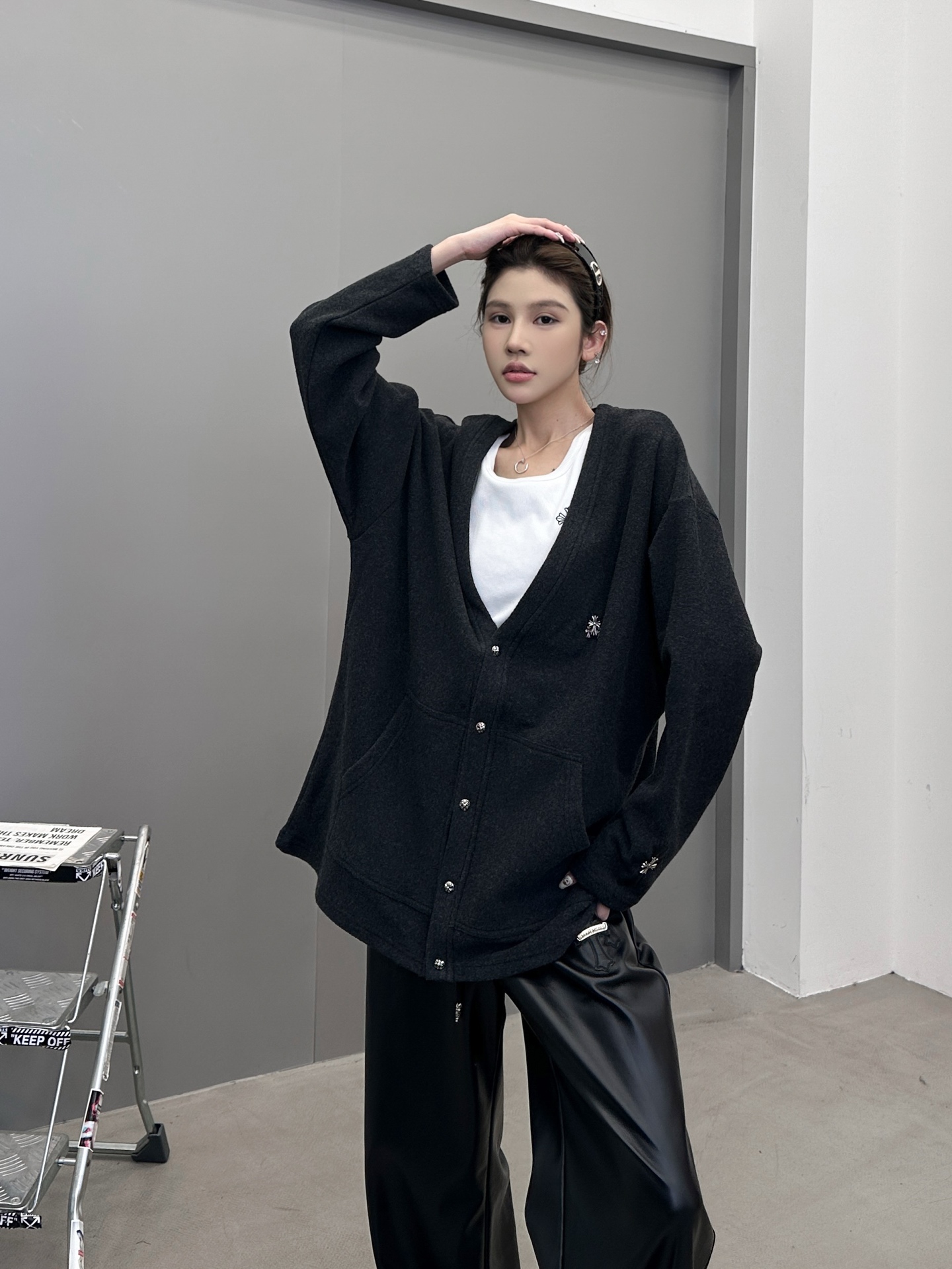 克罗心 ｜ 新款开衫，全身多处切皮手工刺绣十字标，进口羊毛混纺面料，男女同款，尺码sml