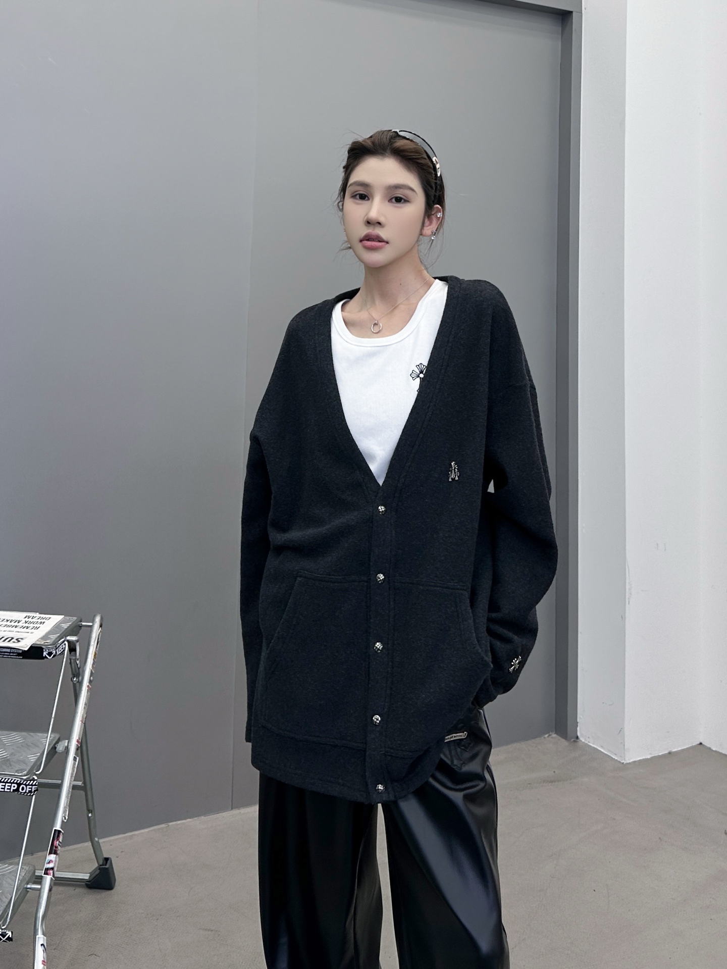 克罗心 ｜ 新款开衫，全身多处切皮手工刺绣十字标，进口羊毛混纺面料，男女同款，尺码sml