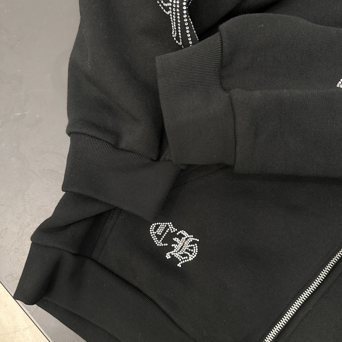 克罗心 ｜ 新款卫衣开衫，成衣洗水烫钻工艺，休闲时尚男女同款，尺码sml