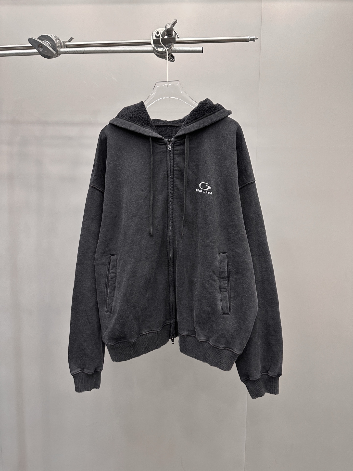 巴黎 ｜ 新款卫衣开衫，成衣洗水炒色吊磨工艺加经典刺绣标，男女同款，尺码sml