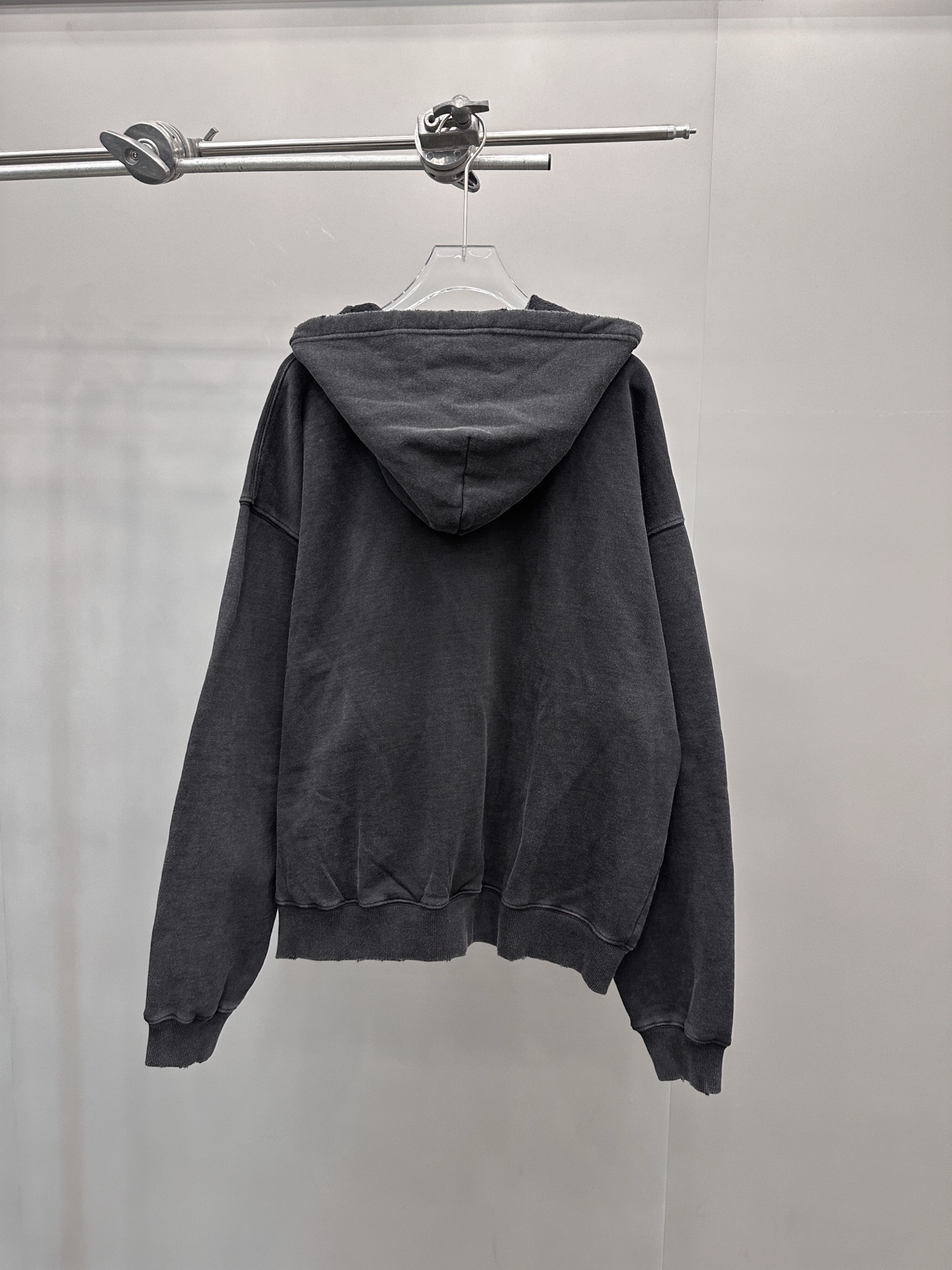 巴黎 ｜ 新款卫衣开衫，成衣洗水炒色吊磨工艺加经典刺绣标，男女同款，尺码sml