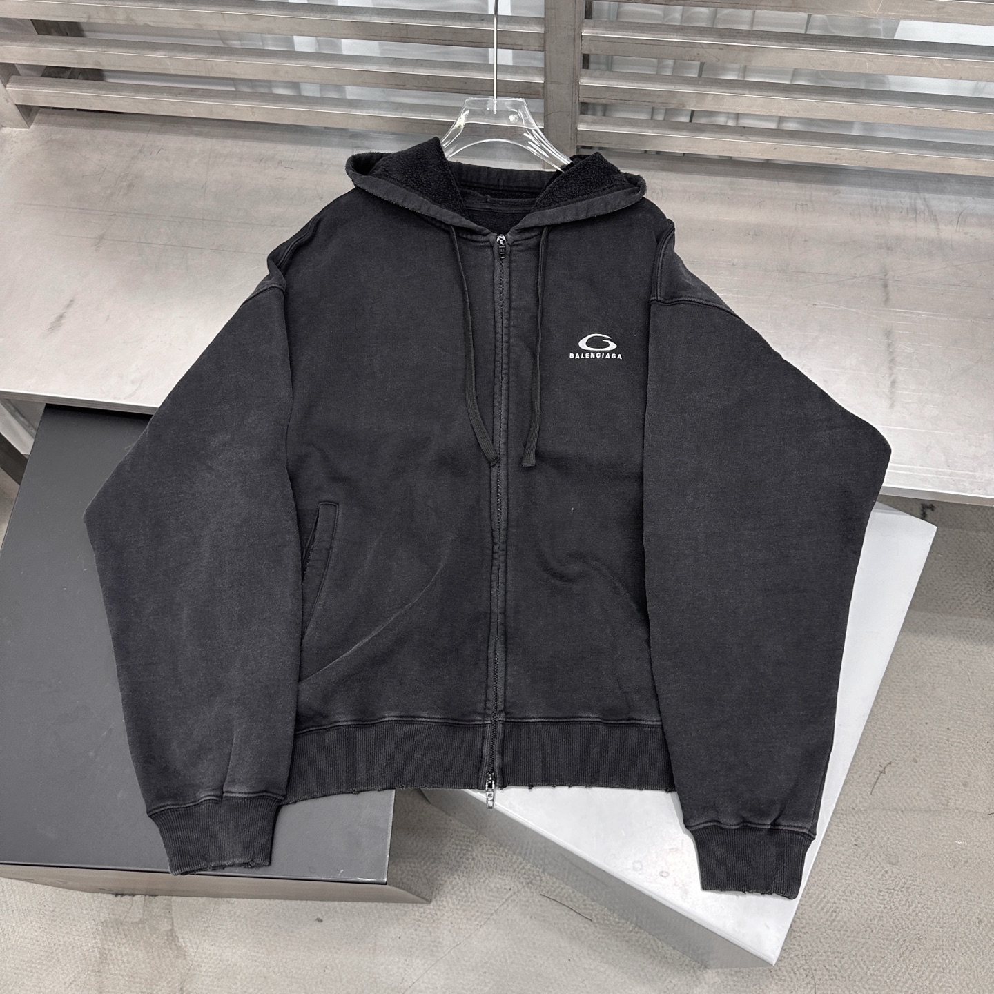 巴黎 ｜ 新款卫衣开衫，成衣洗水炒色吊磨工艺加经典刺绣标，男女同款，尺码sml