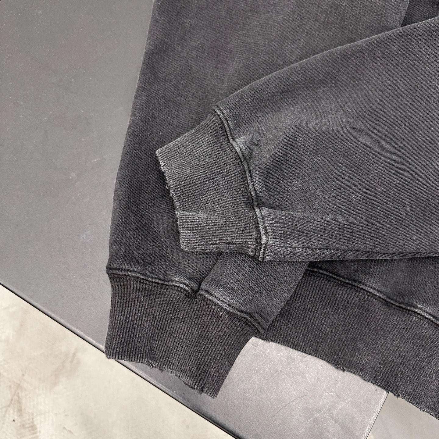 巴黎 ｜ 新款卫衣开衫，成衣洗水炒色吊磨工艺加经典刺绣标，男女同款，尺码sml