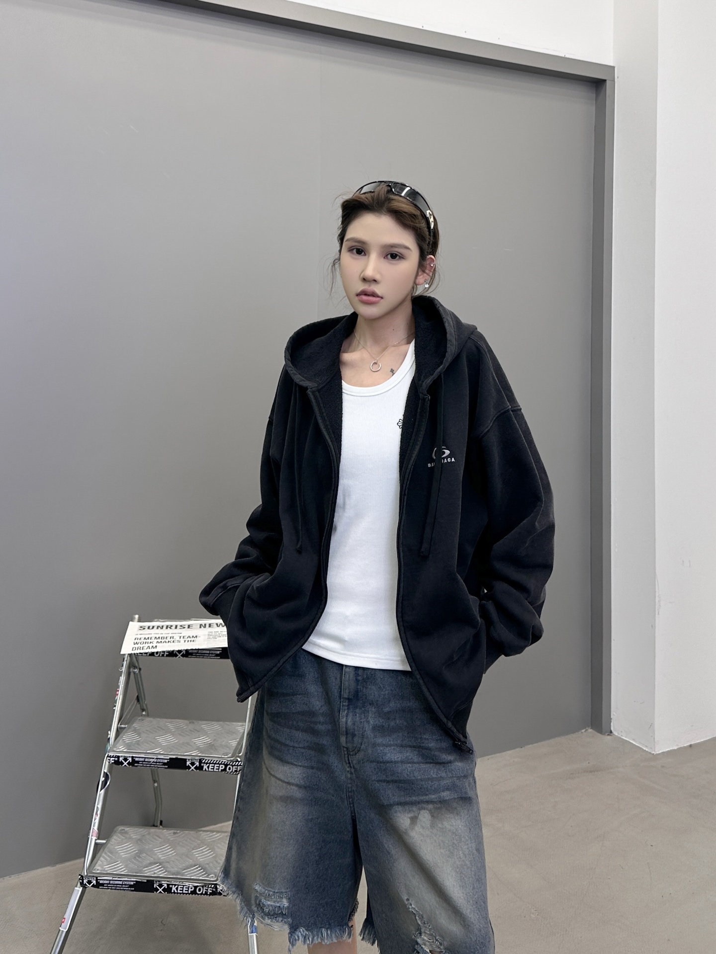 巴黎 ｜ 新款卫衣开衫，成衣洗水炒色吊磨工艺加经典刺绣标，男女同款，尺码sml