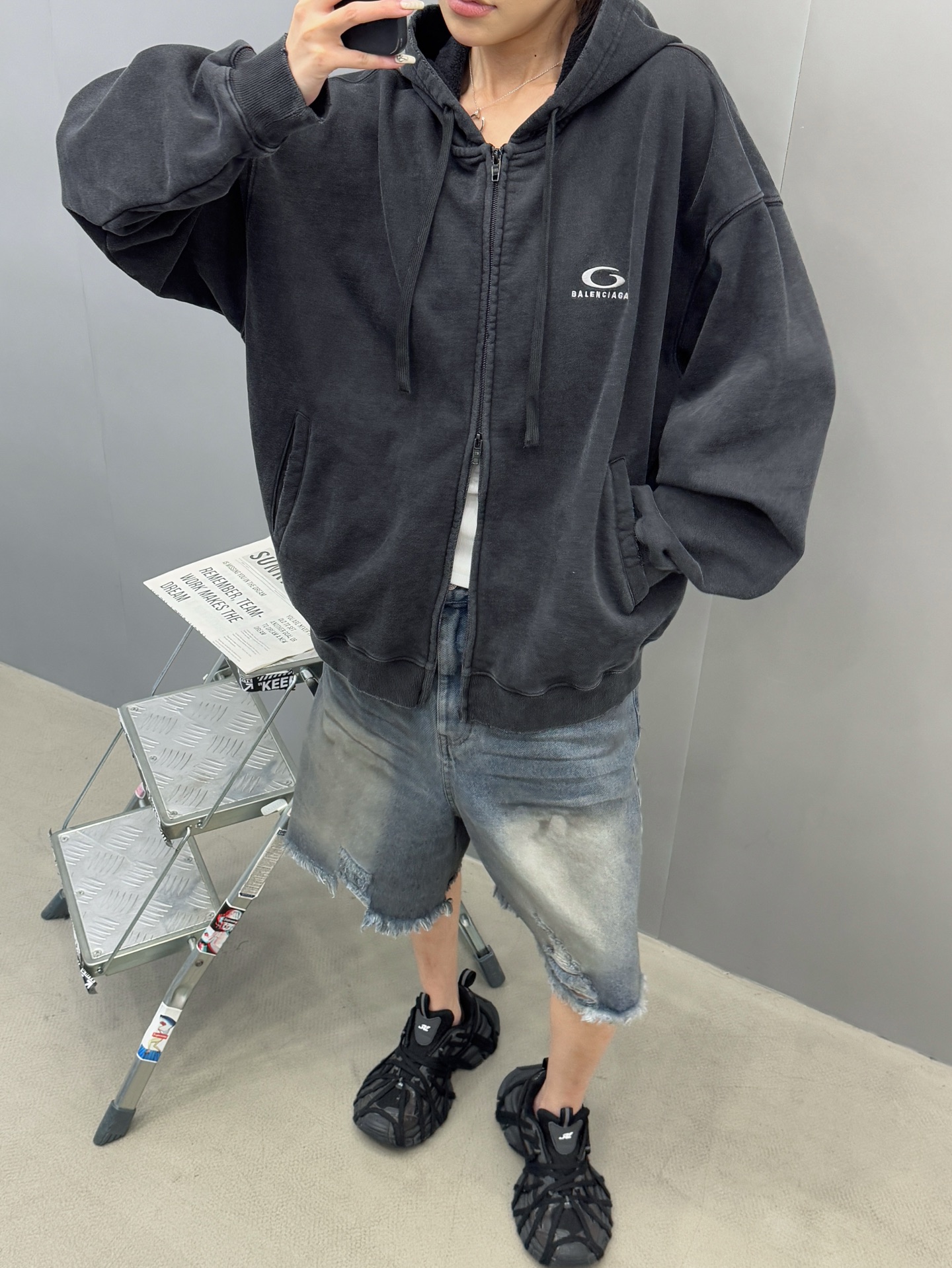 巴黎 ｜ 新款卫衣开衫，成衣洗水炒色吊磨工艺加经典刺绣标，男女同款，尺码sml