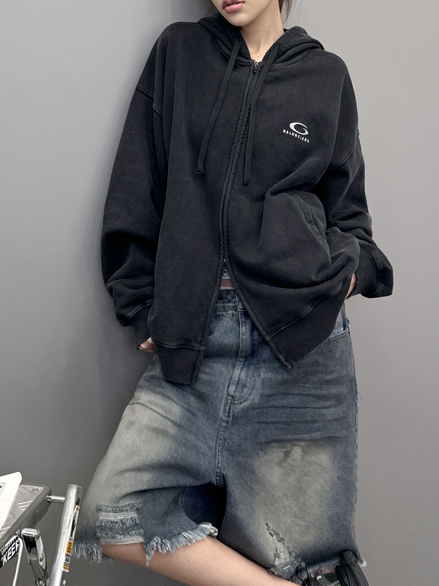 巴黎 ｜ 新款卫衣开衫，成衣洗水炒色吊磨工艺加经典刺绣标，男女同款，尺码sml