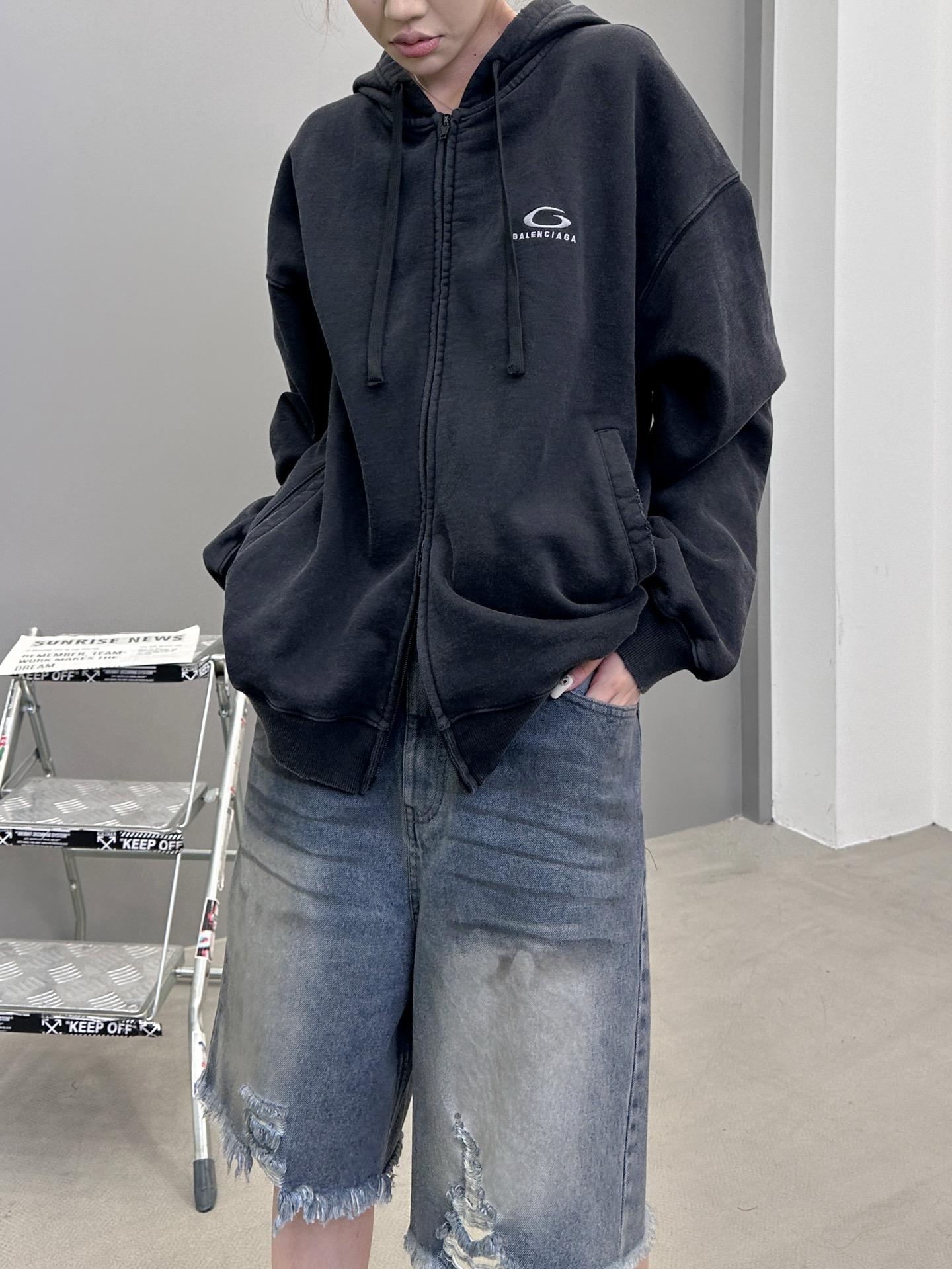 巴黎 ｜ 新款卫衣开衫，成衣洗水炒色吊磨工艺加经典刺绣标，男女同款，尺码sml