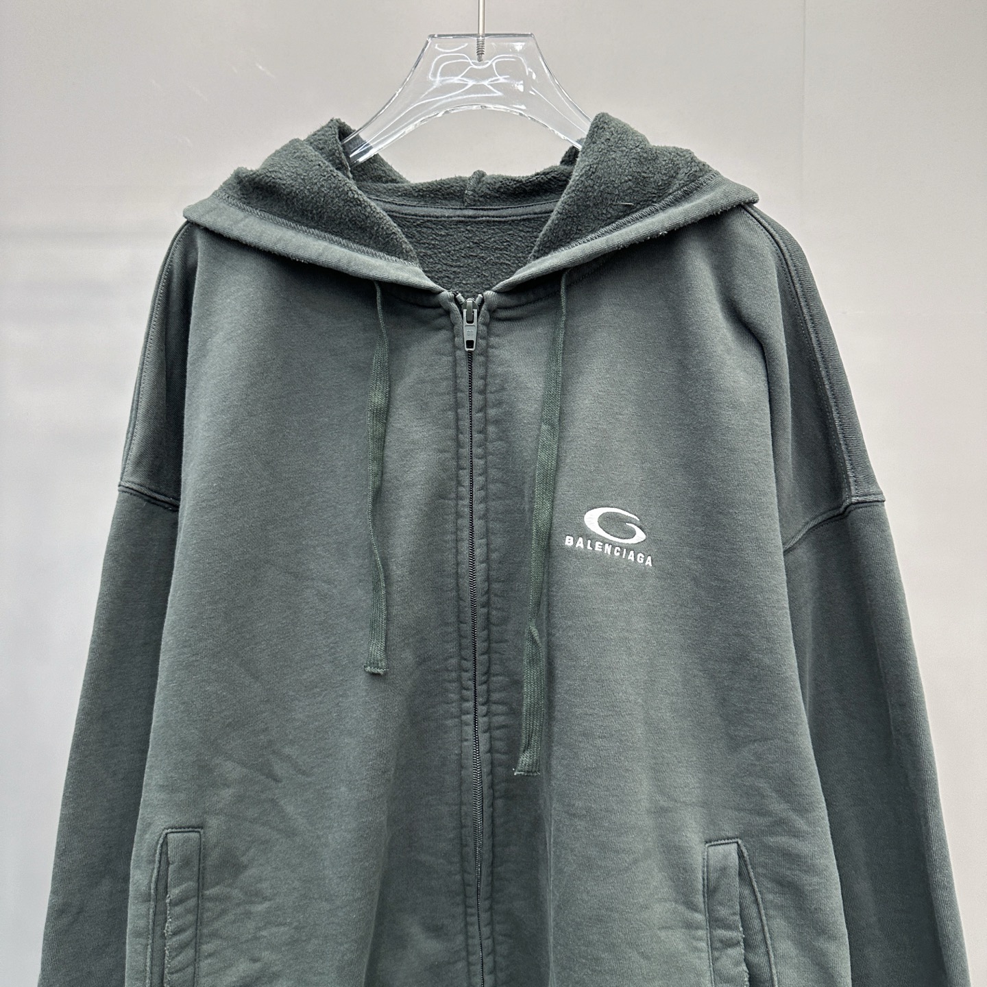 巴黎 ｜ 新款卫衣开衫，成衣洗水炒色吊磨工艺加经典刺绣标，男女同款，尺码sml