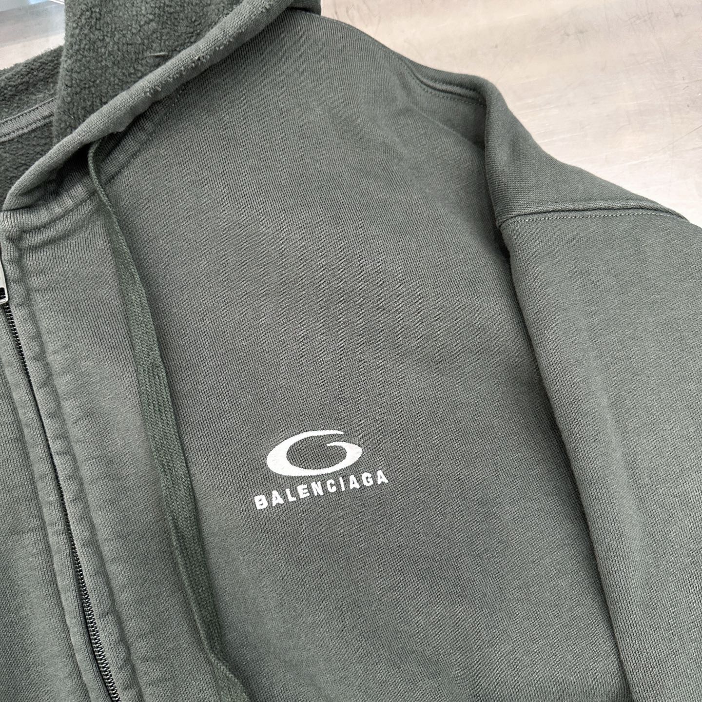 巴黎 ｜ 新款卫衣开衫，成衣洗水炒色吊磨工艺加经典刺绣标，男女同款，尺码sml