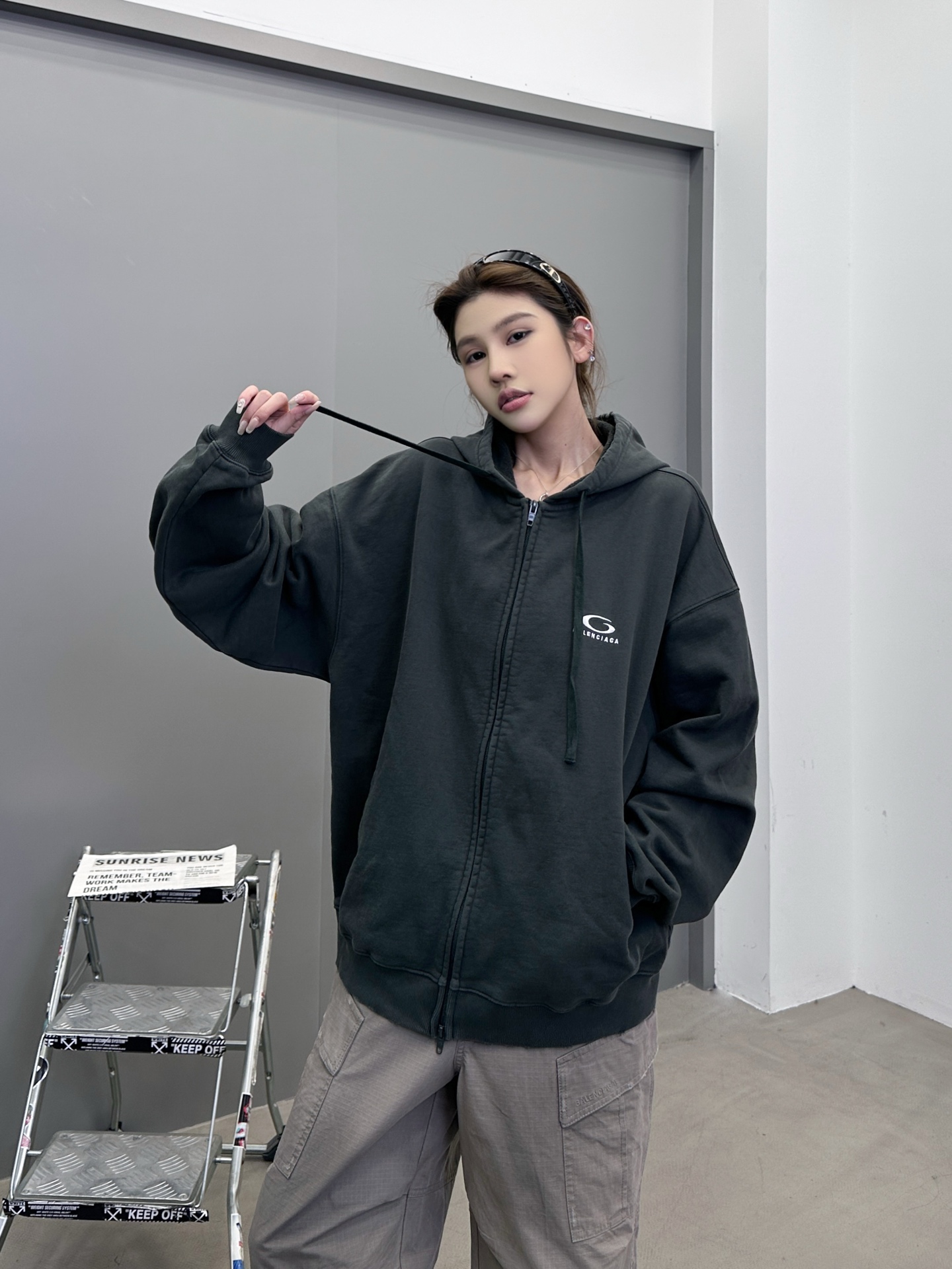 巴黎 ｜ 新款卫衣开衫，成衣洗水炒色吊磨工艺加经典刺绣标，男女同款，尺码sml