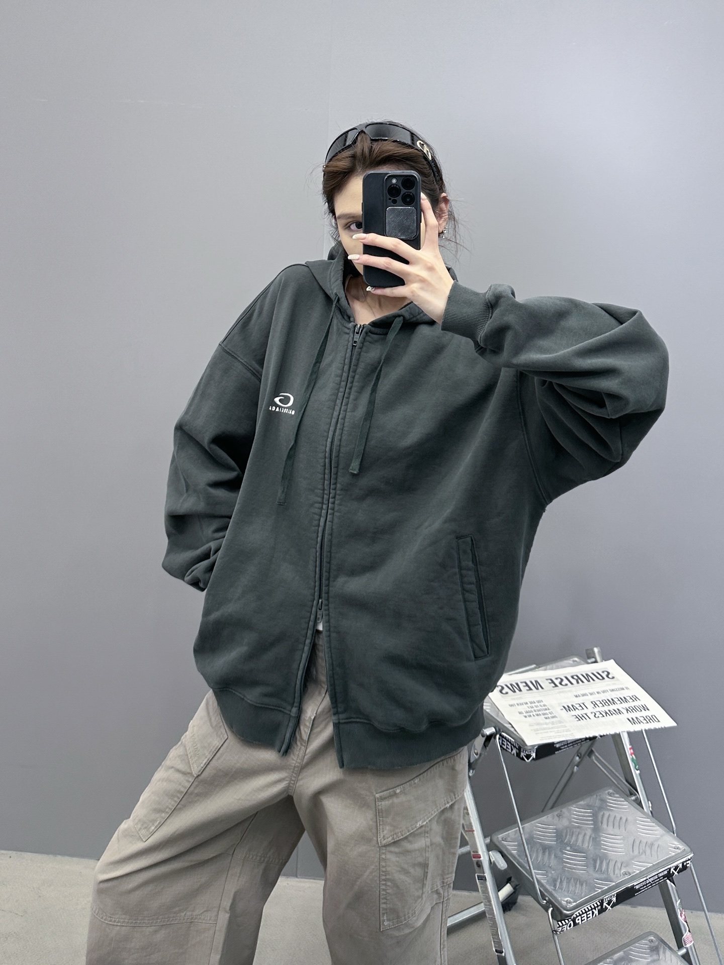 巴黎 ｜ 新款卫衣开衫，成衣洗水炒色吊磨工艺加经典刺绣标，男女同款，尺码sml