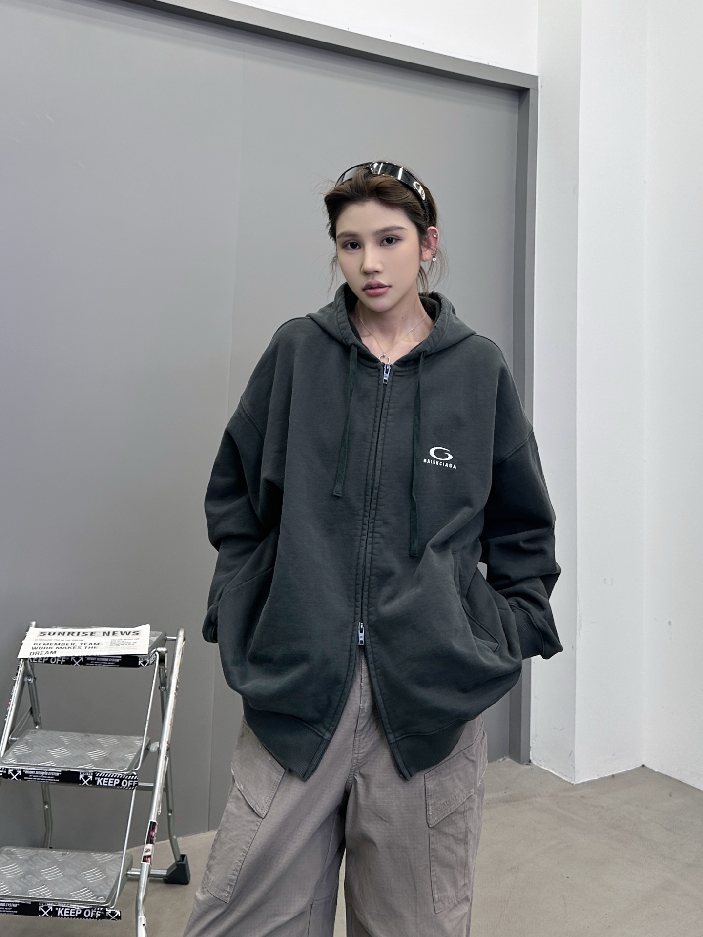 巴黎 ｜ 新款卫衣开衫，成衣洗水炒色吊磨工艺加经典刺绣标，男女同款，尺码sml