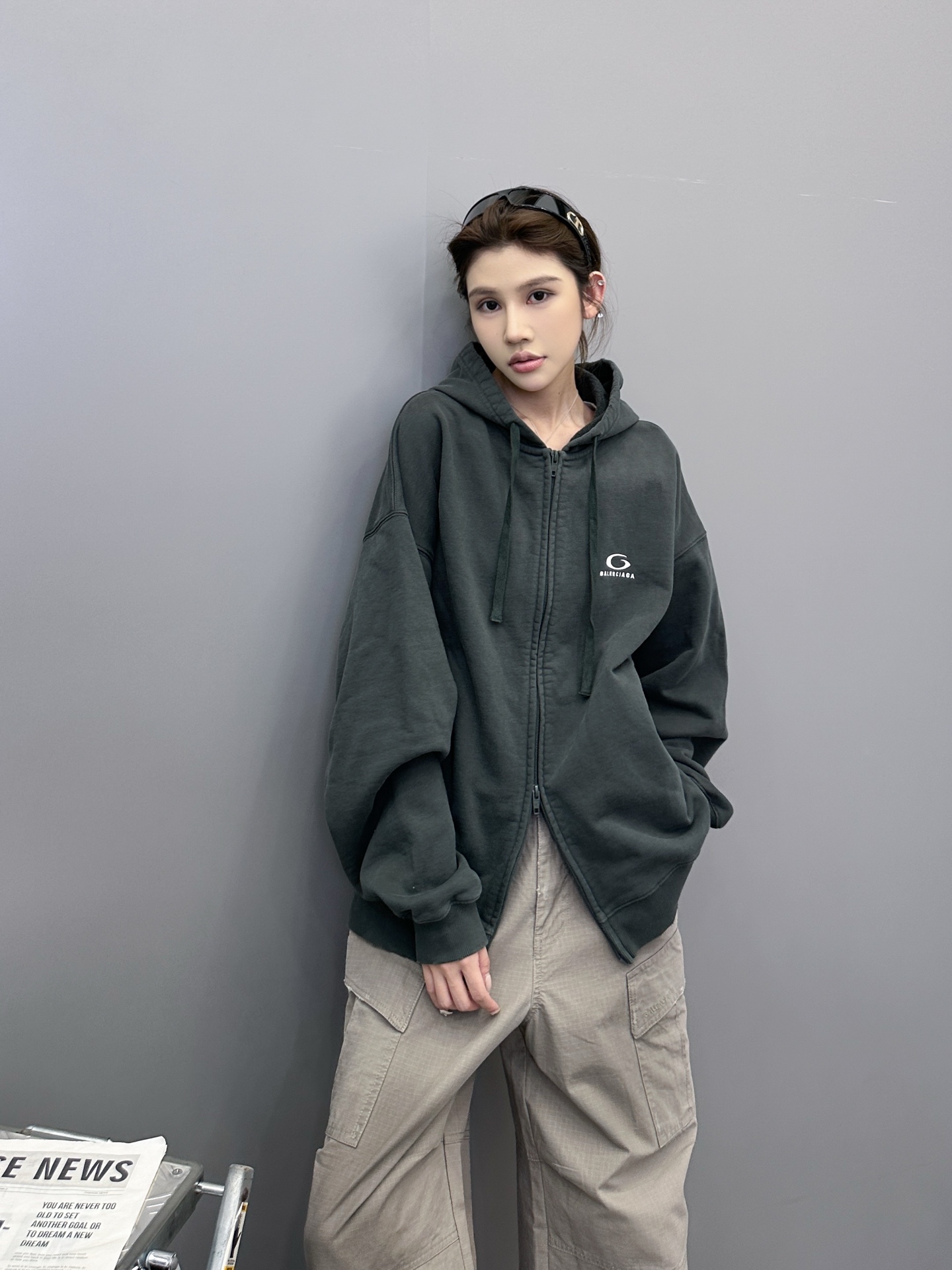 巴黎 ｜ 新款卫衣开衫，成衣洗水炒色吊磨工艺加经典刺绣标，男女同款，尺码sml