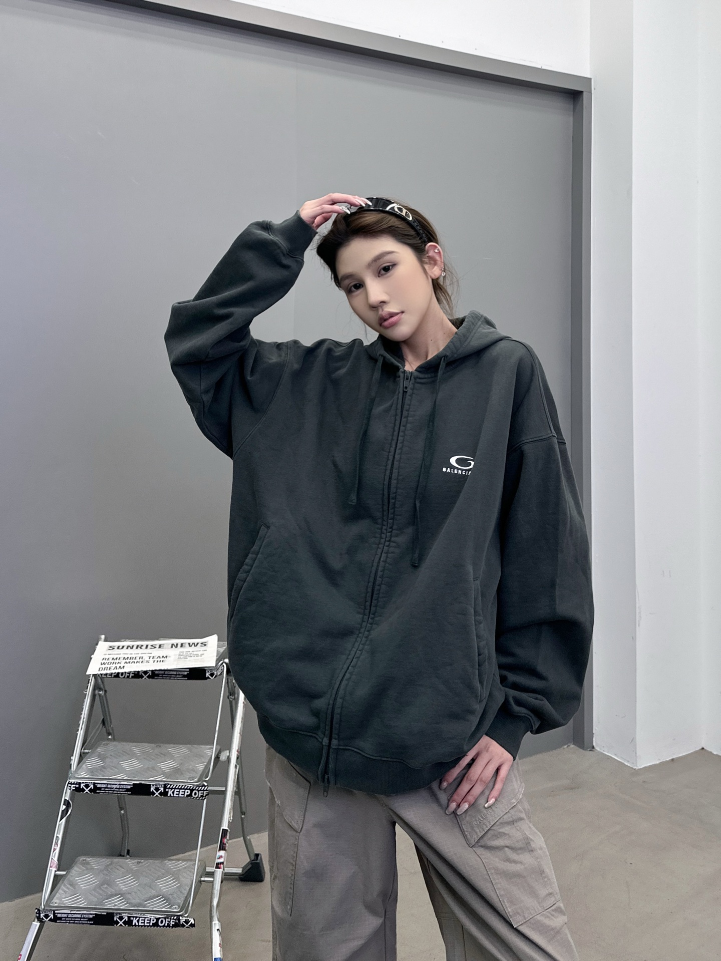 巴黎 ｜ 新款卫衣开衫，成衣洗水炒色吊磨工艺加经典刺绣标，男女同款，尺码sml