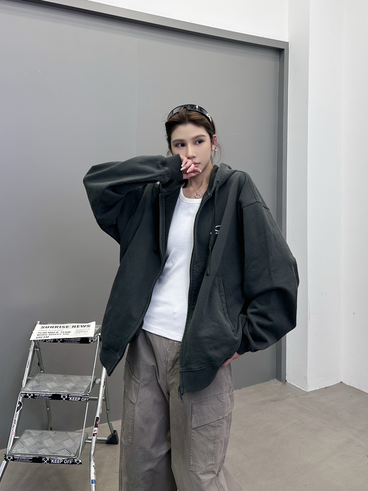 巴黎 ｜ 新款卫衣开衫，成衣洗水炒色吊磨工艺加经典刺绣标，男女同款，尺码sml