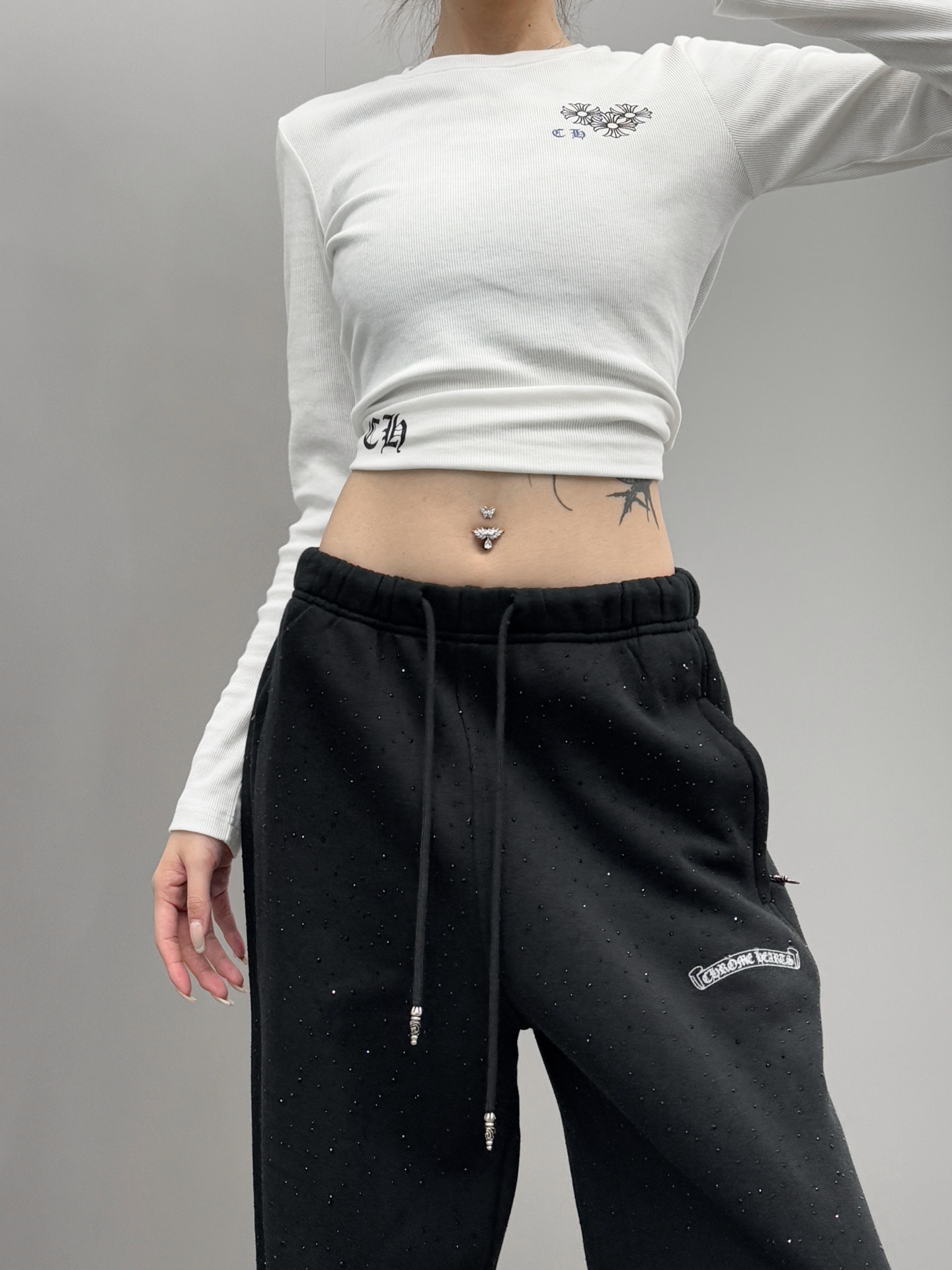 克罗心 ｜ 新款卫裤，经典硅胶闪粉印花标，全身烫钻工艺，休闲时尚，尺码sml