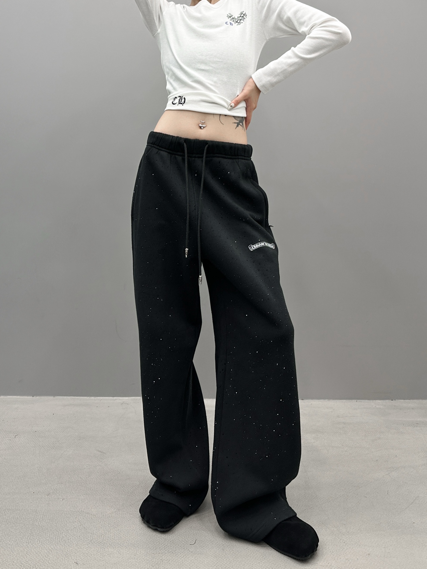 克罗心 ｜ 新款卫裤，经典硅胶闪粉印花标，全身烫钻工艺，休闲时尚，尺码sml