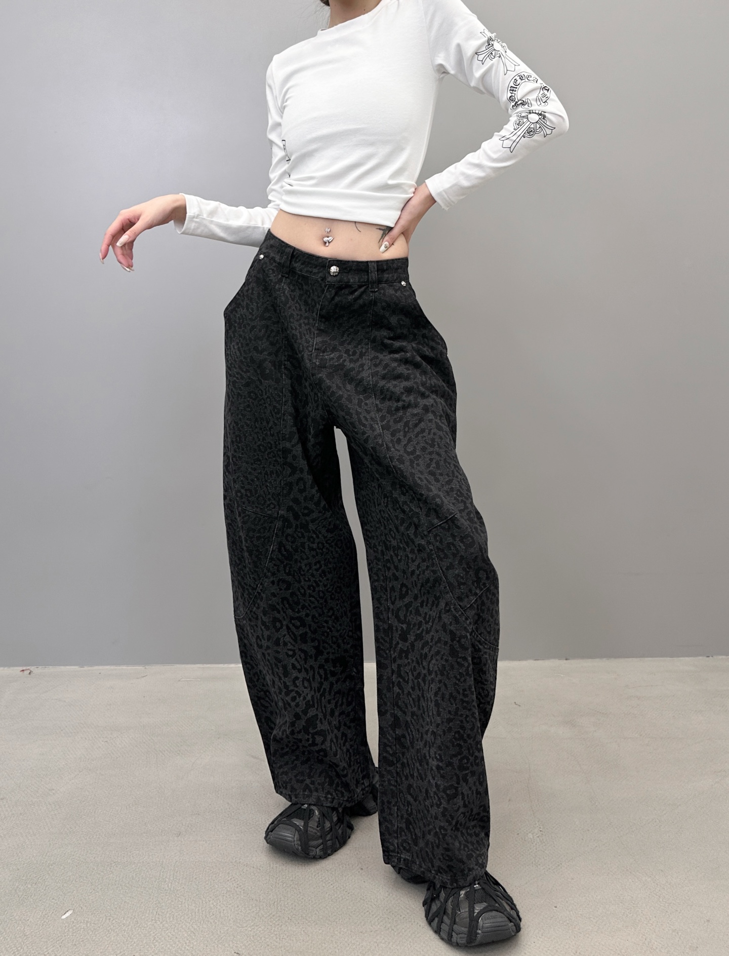 克罗心 ｜ 新款休闲裤，成衣洗水加软工艺，全身豹纹印花，天丝棉混纺面料，弯刀休闲款式，尺码sml