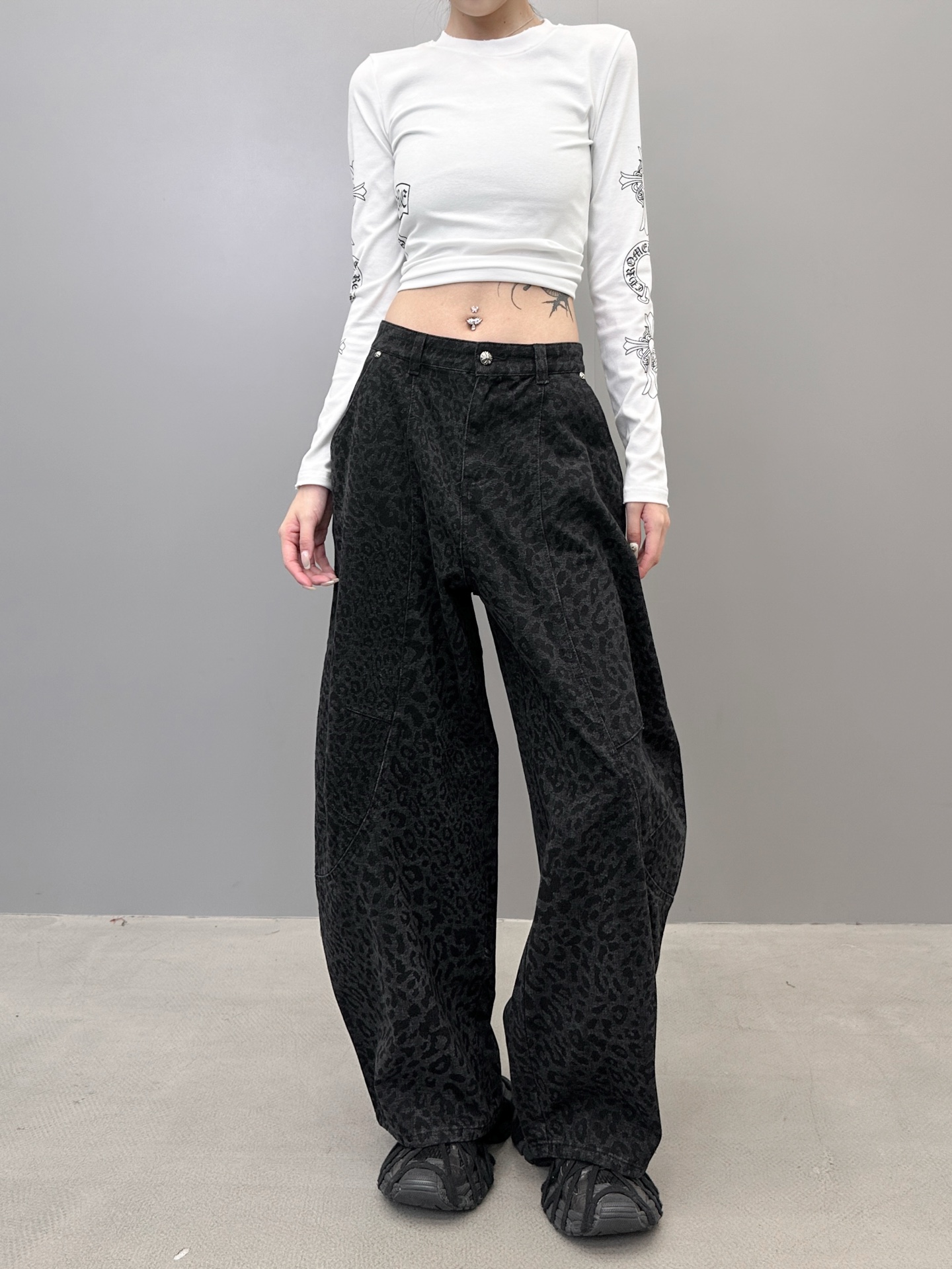 克罗心 ｜ 新款休闲裤，成衣洗水加软工艺，全身豹纹印花，天丝棉混纺面料，弯刀休闲款式，尺码sml
