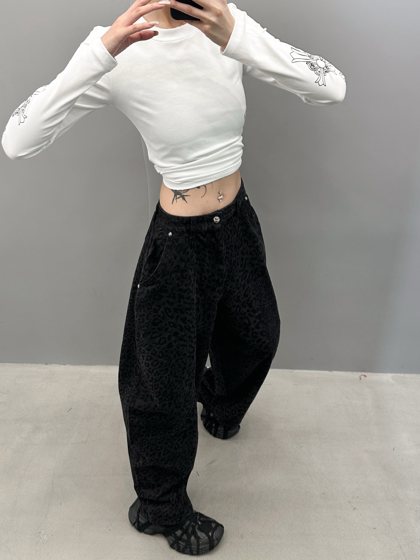 克罗心 ｜ 新款休闲裤，成衣洗水加软工艺，全身豹纹印花，天丝棉混纺面料，弯刀休闲款式，尺码sml