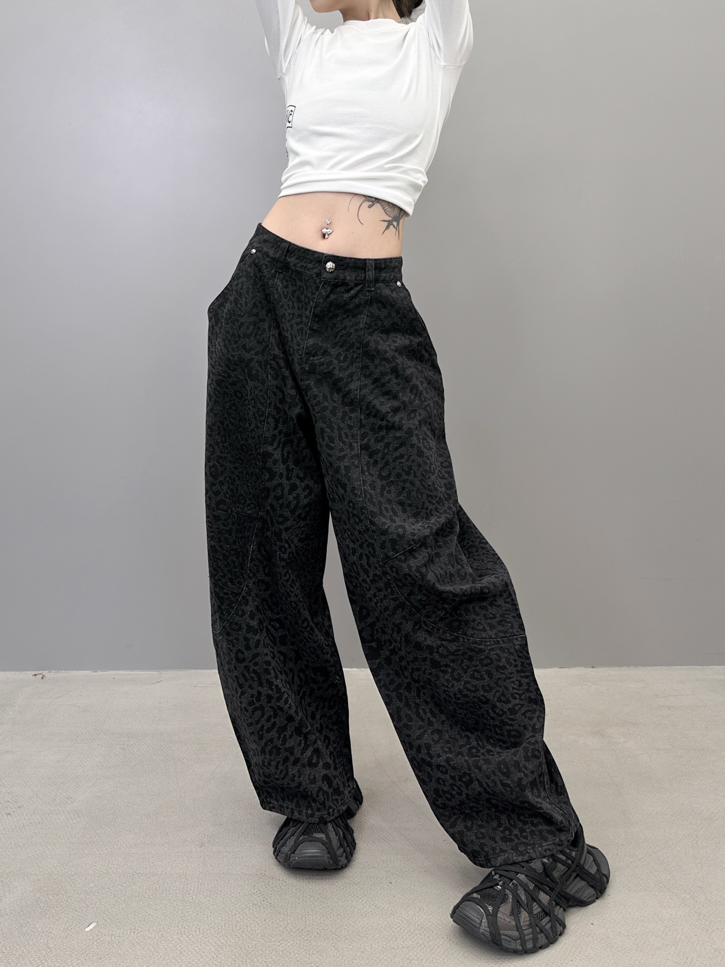 克罗心 ｜ 新款休闲裤，成衣洗水加软工艺，全身豹纹印花，天丝棉混纺面料，弯刀休闲款式，尺码sml